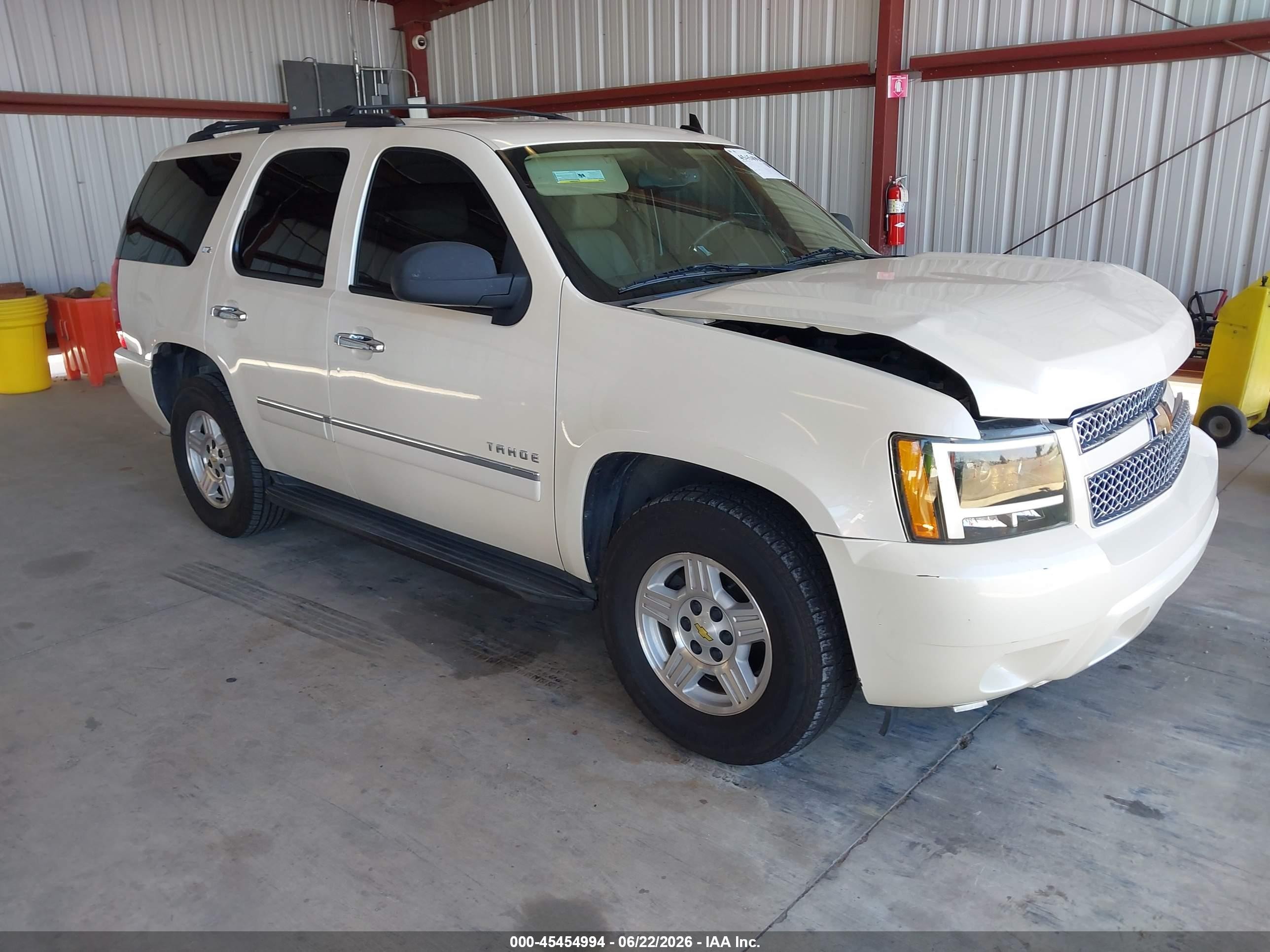 2010 Chevrolet Tahoe Ltz Белый vin: 1GNUCCE08AR196793