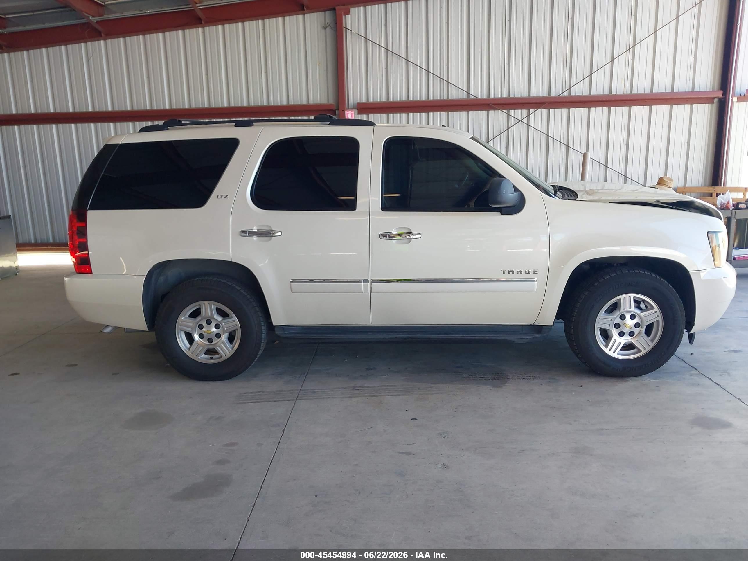 2010 Chevrolet Tahoe Ltz White vin: 1GNUCCE08AR196793