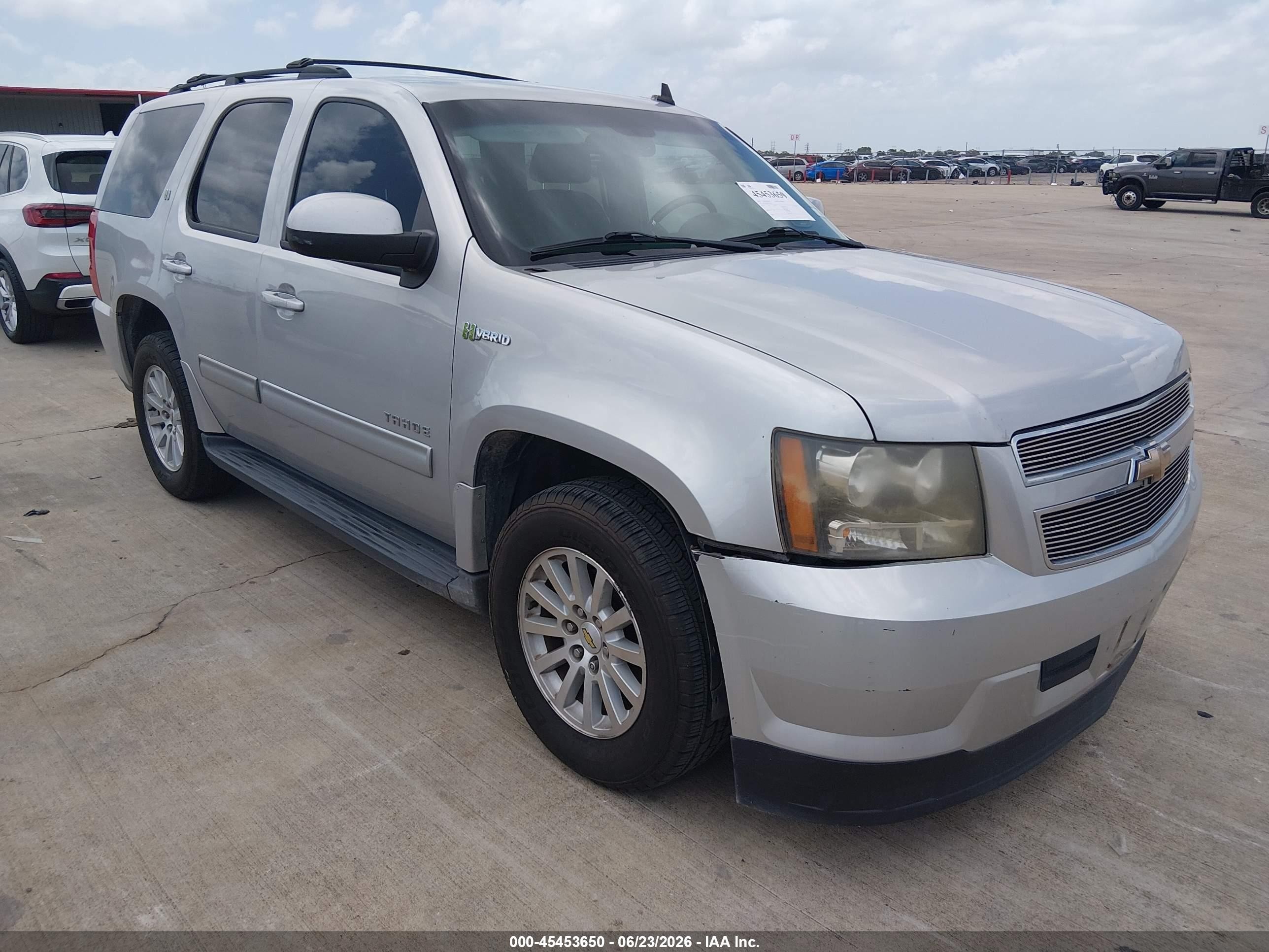 2010 Chevrolet Tahoe Hybrid   Silver vin: 1GNUCDDJ4AR223262