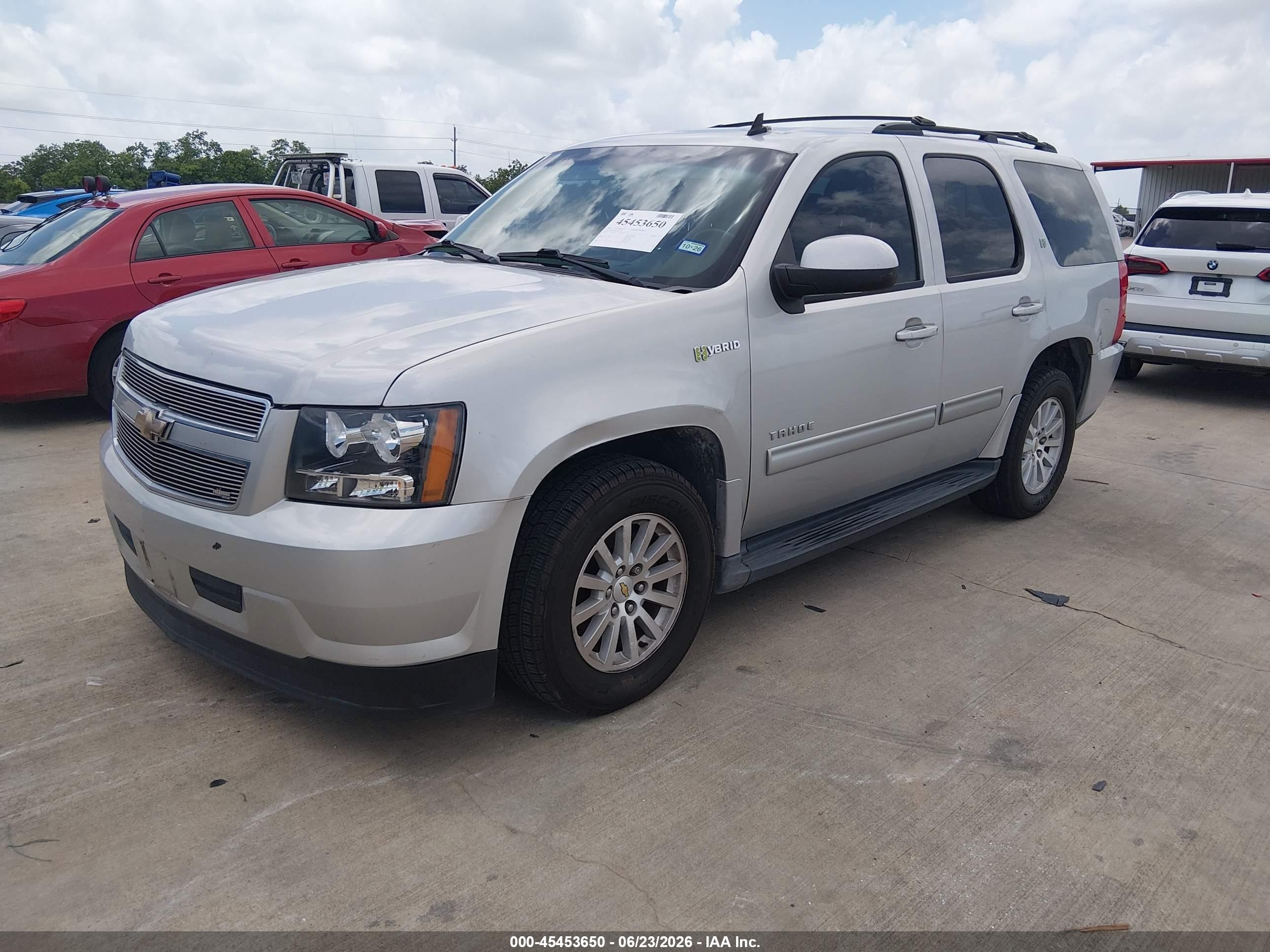 2010 Chevrolet Tahoe Hybrid   Silver vin: 1GNUCDDJ4AR223262