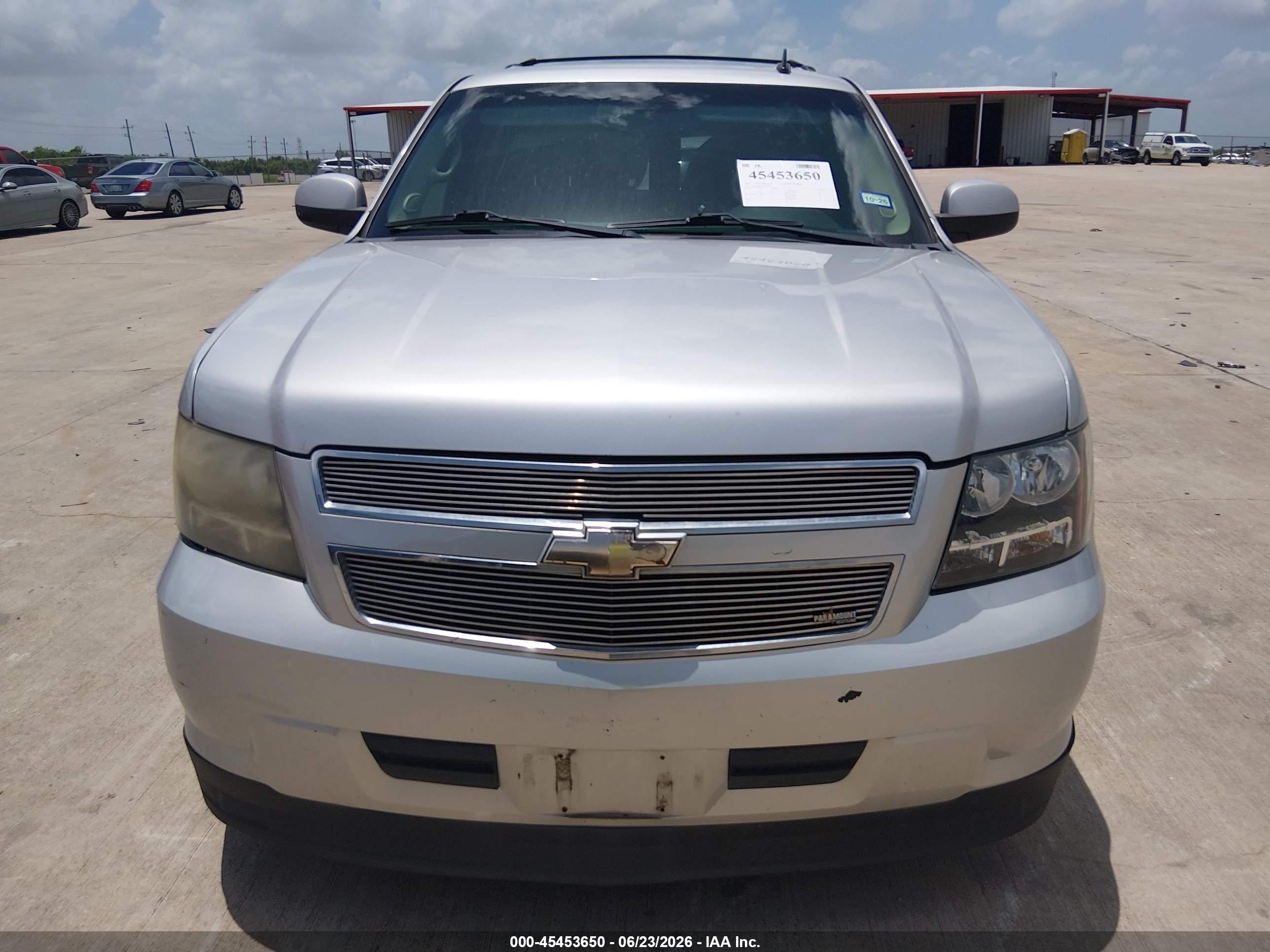 2010 Chevrolet Tahoe Hybrid   Silver vin: 1GNUCDDJ4AR223262
