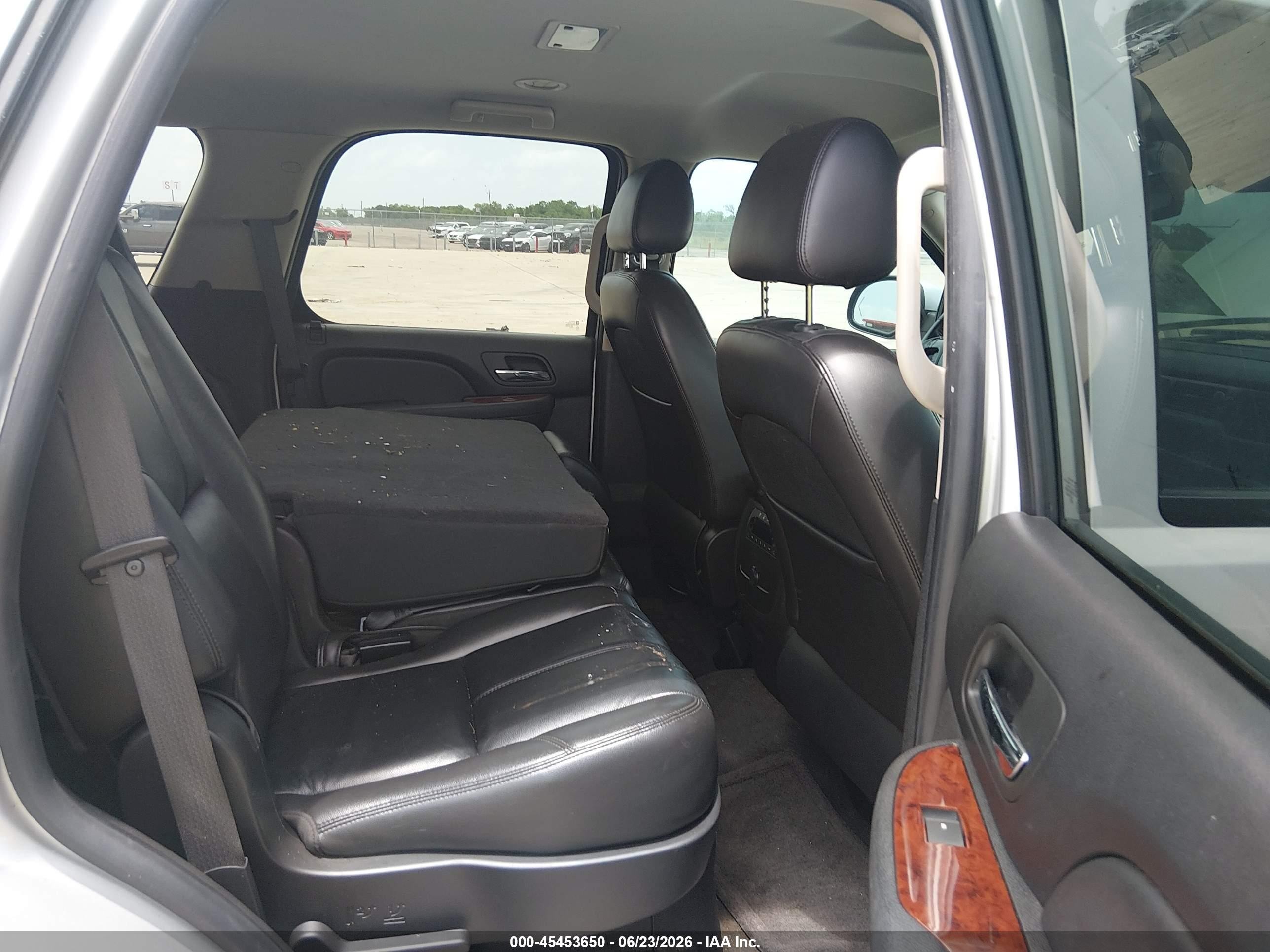 2010 Chevrolet Tahoe Hybrid   Silver vin: 1GNUCDDJ4AR223262