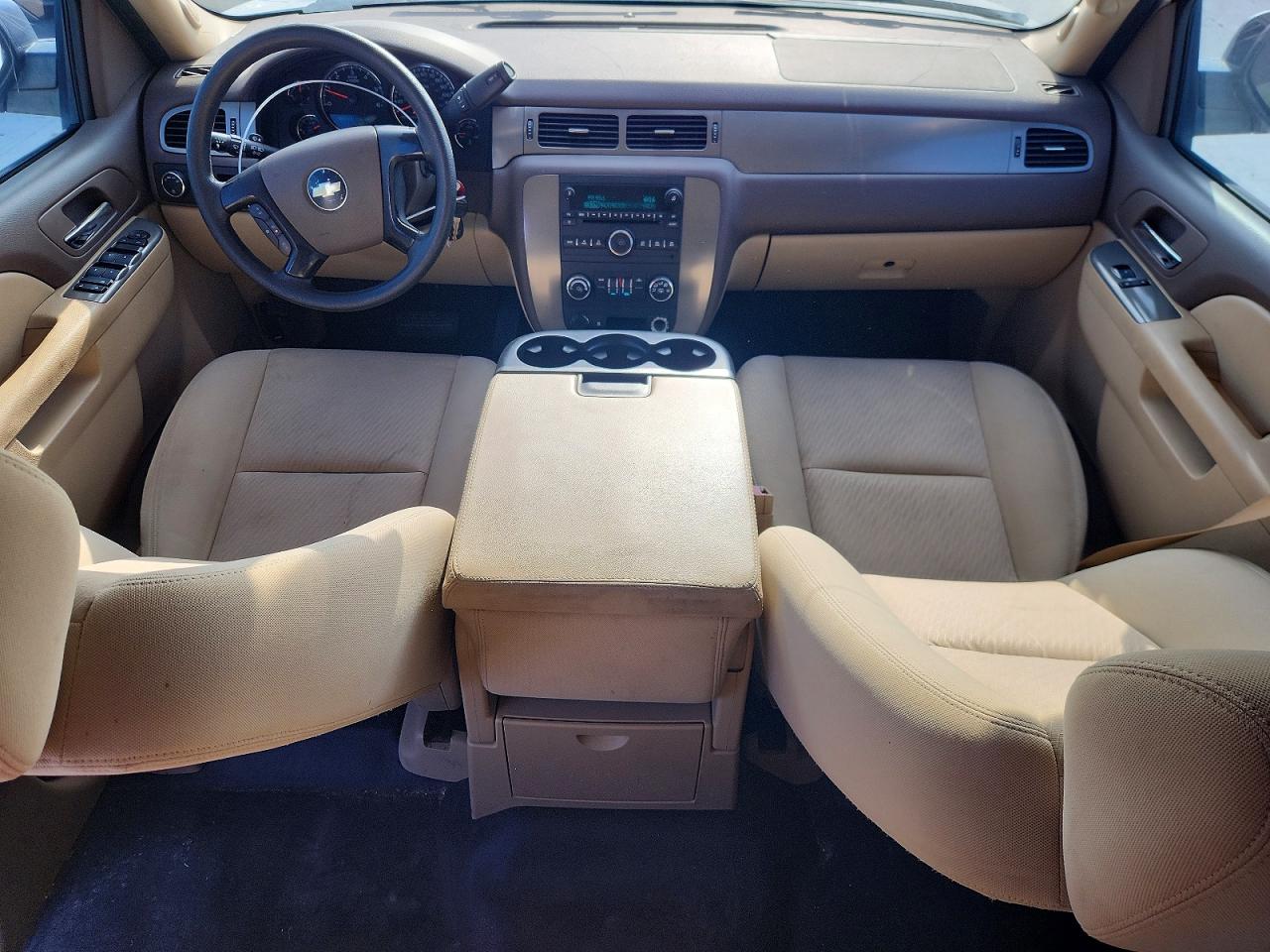 2010 Chevrolet Suburban C1500 Ls Белый vin: 1GNUCHE09AR124093
