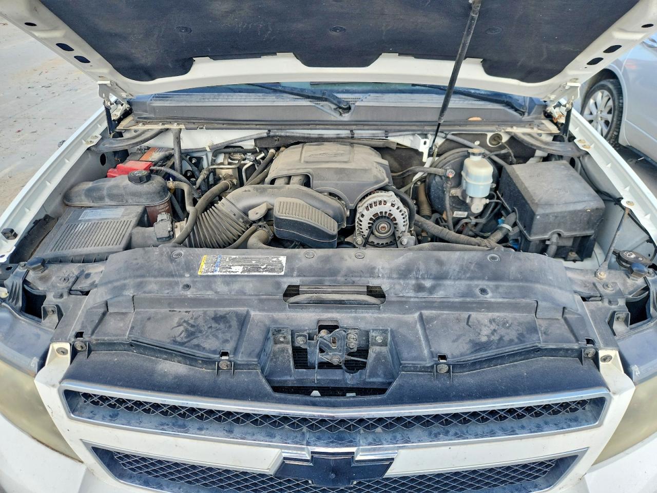 2010 Chevrolet Suburban C1500 Ls Белый vin: 1GNUCHE09AR124093