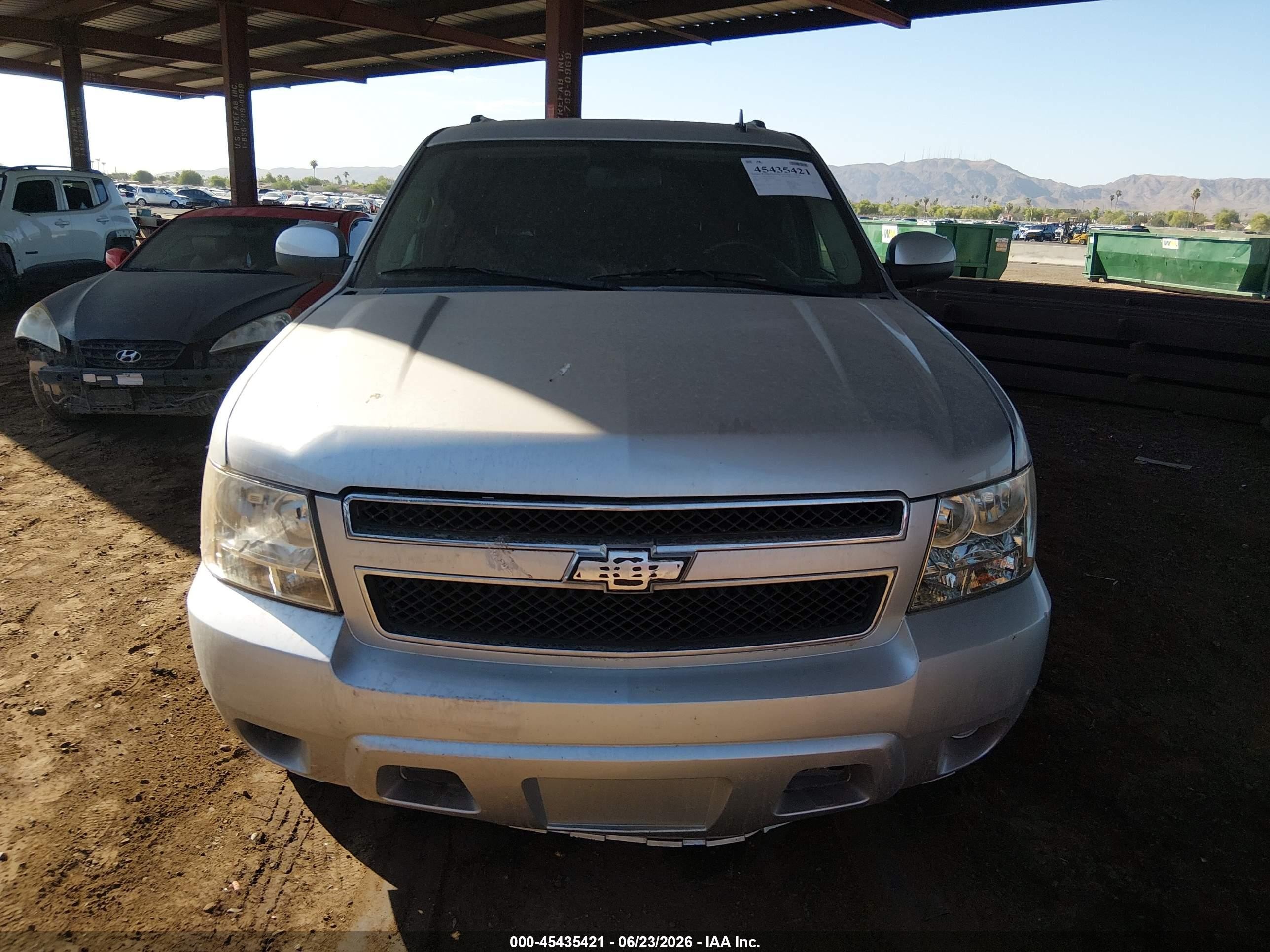 2010 Chevrolet Suburban 1500 Ls Серый vin: 1GNUCHE09AR282935