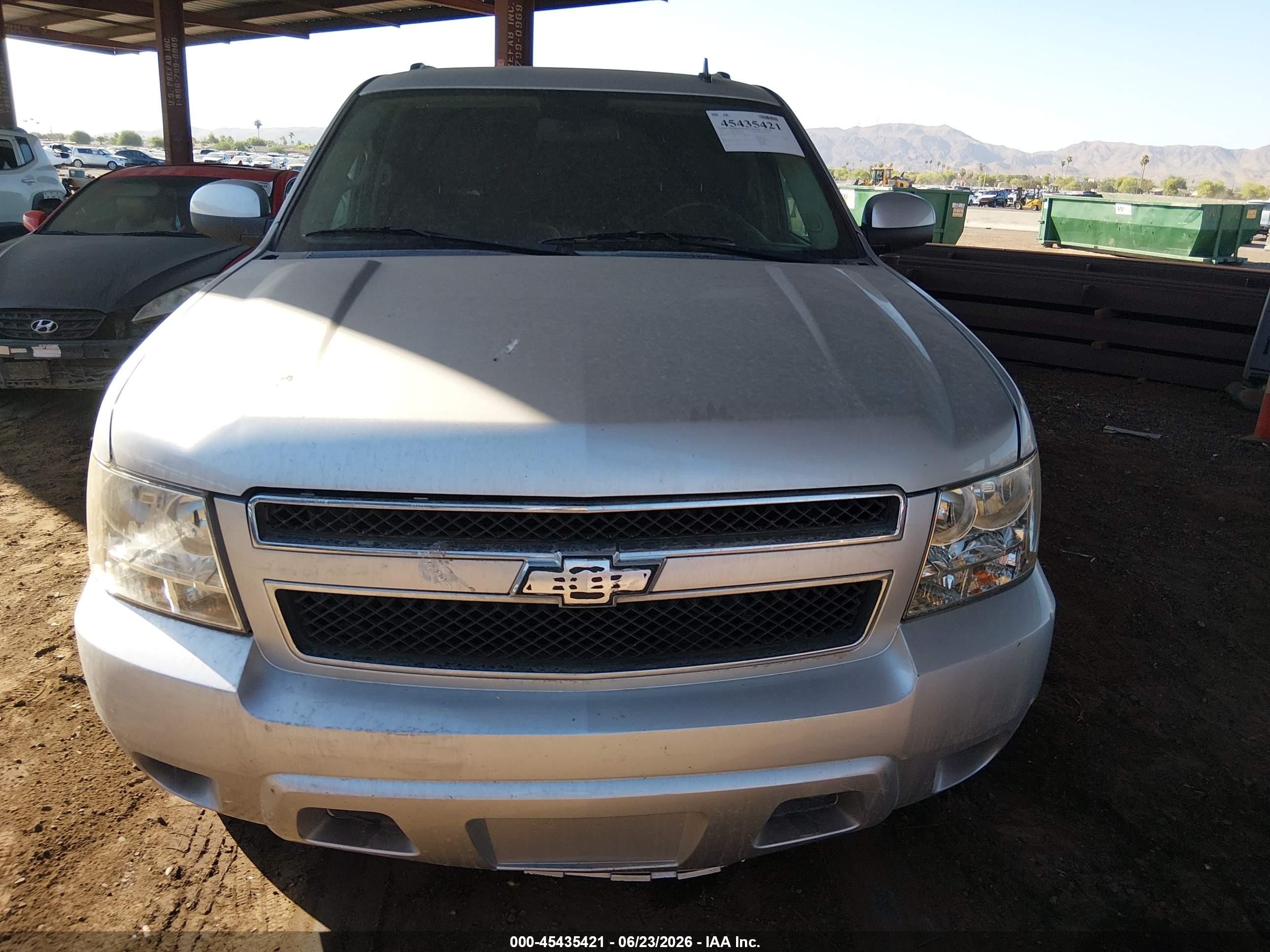 2010 Chevrolet Suburban 1500 Ls Серый vin: 1GNUCHE09AR282935
