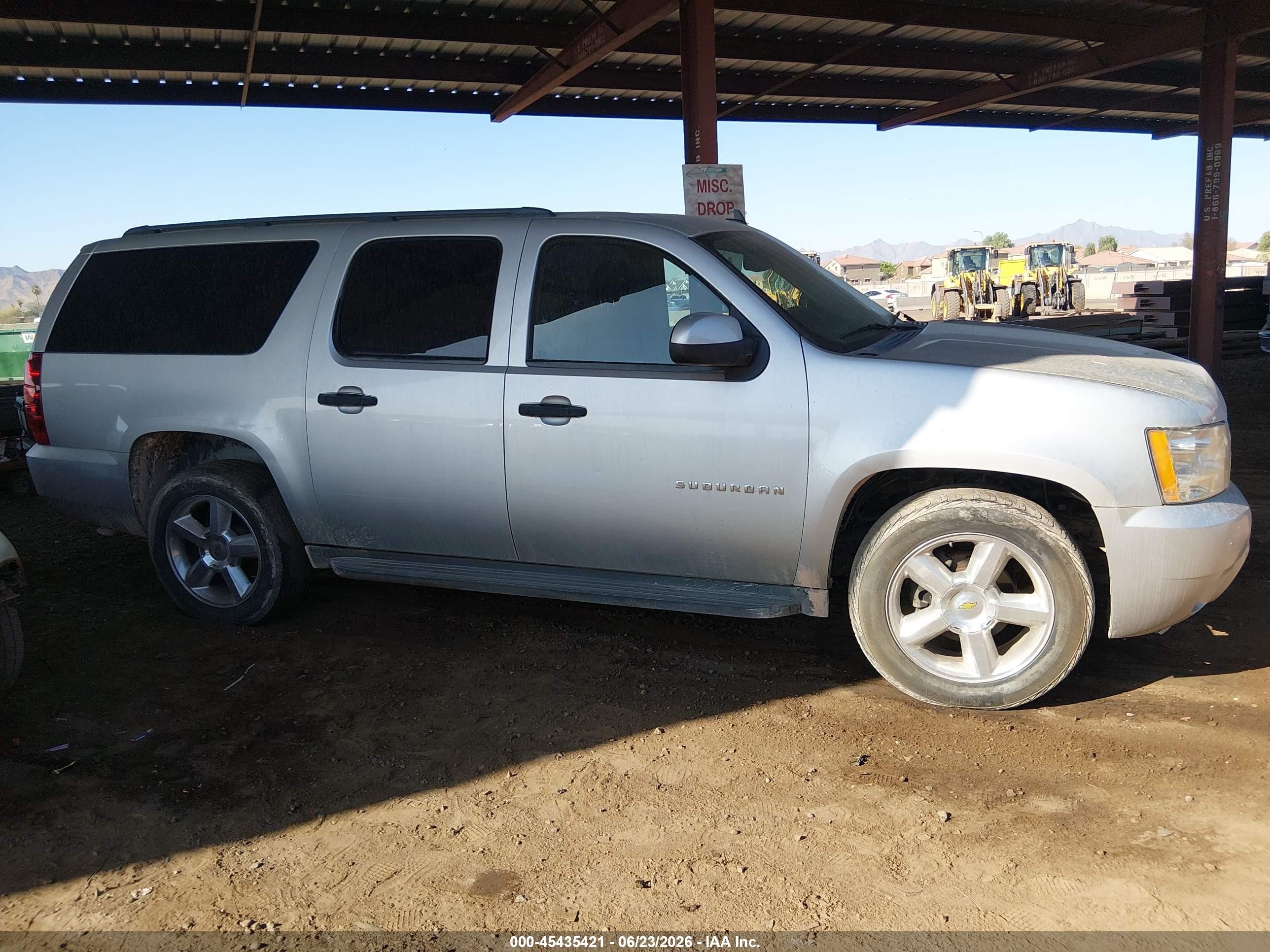 2010 Chevrolet Suburban 1500 Ls Серый vin: 1GNUCHE09AR282935