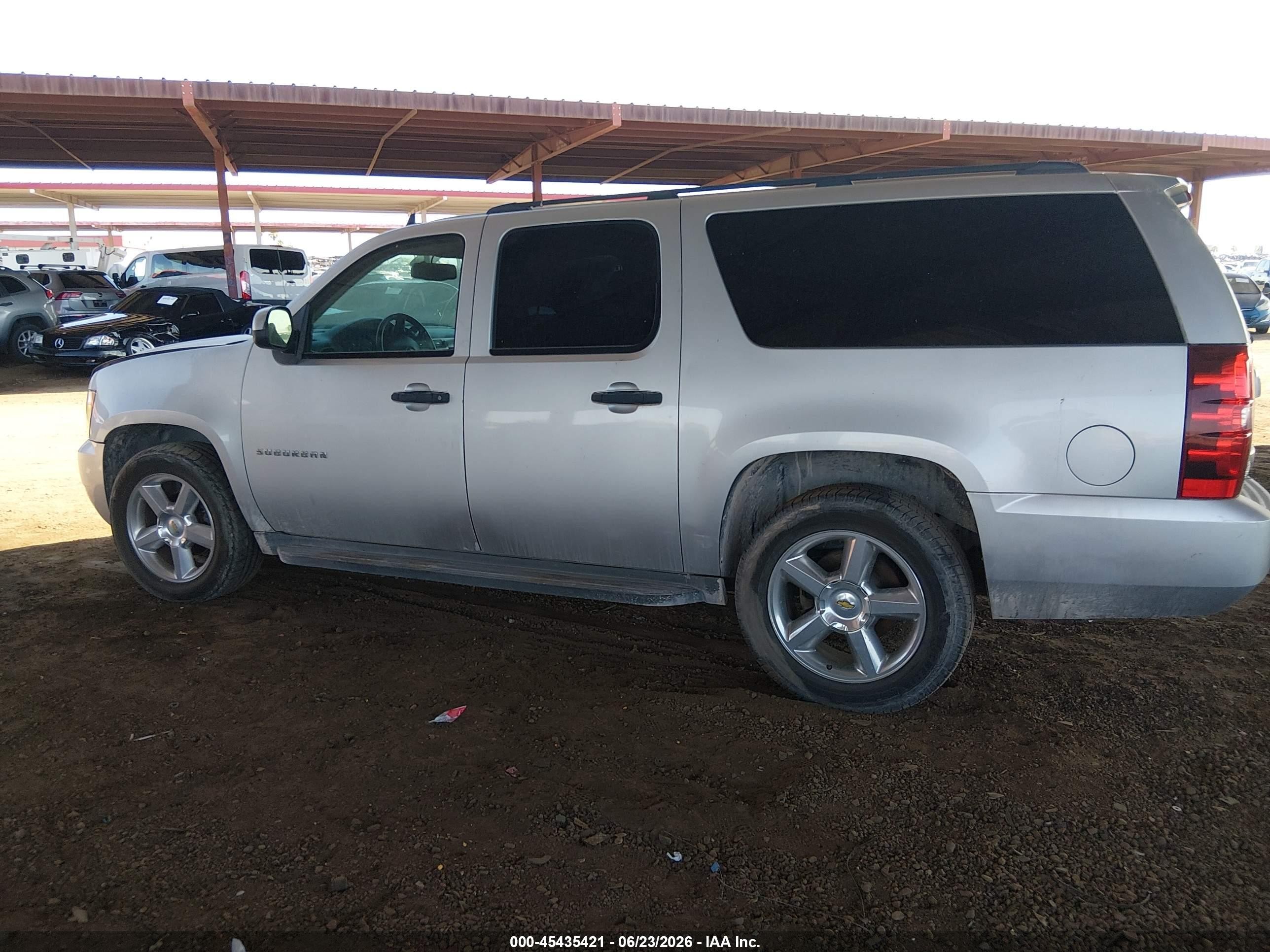 2010 Chevrolet Suburban 1500 Ls Серый vin: 1GNUCHE09AR282935