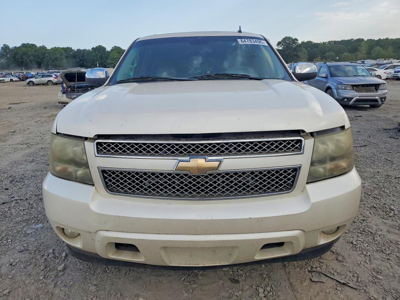 2010 Chevrolet Suburban C1500 Ltz White vin: 1GNUCKE02AR134364