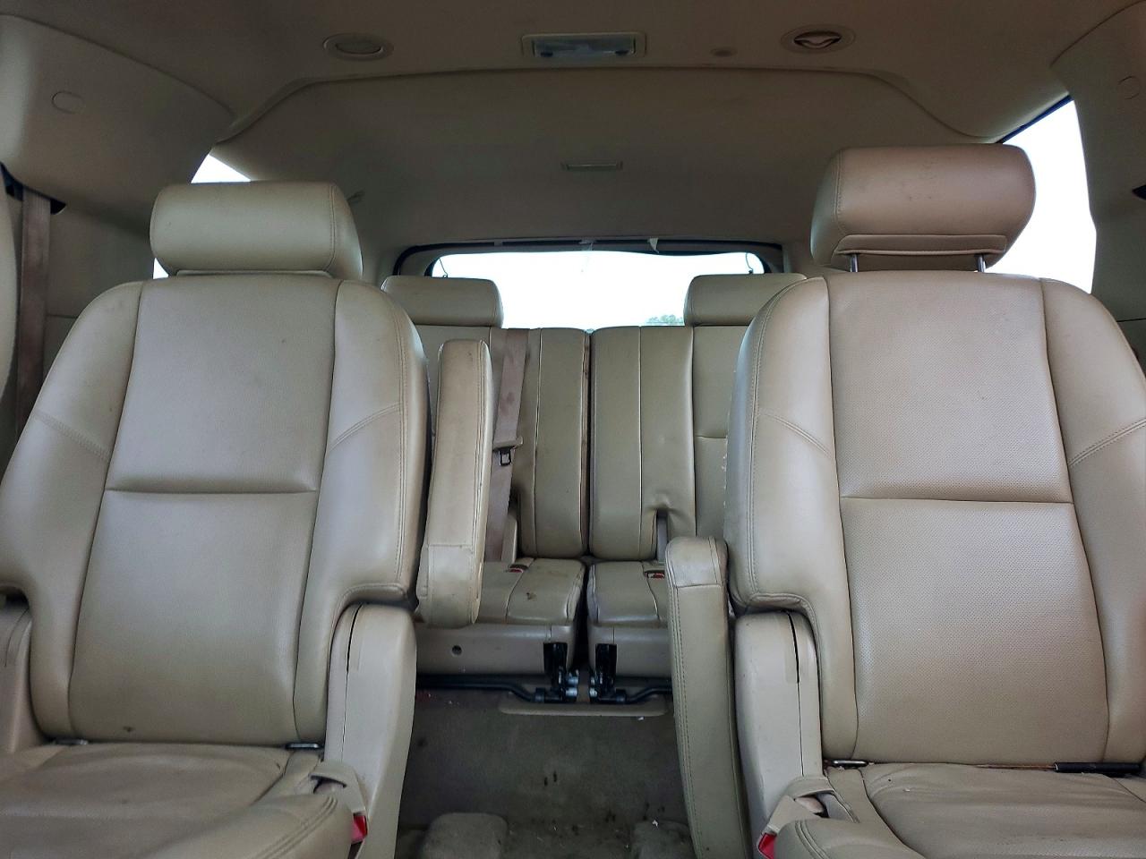 2010 Chevrolet Suburban C1500 Ltz White vin: 1GNUCKE02AR134364