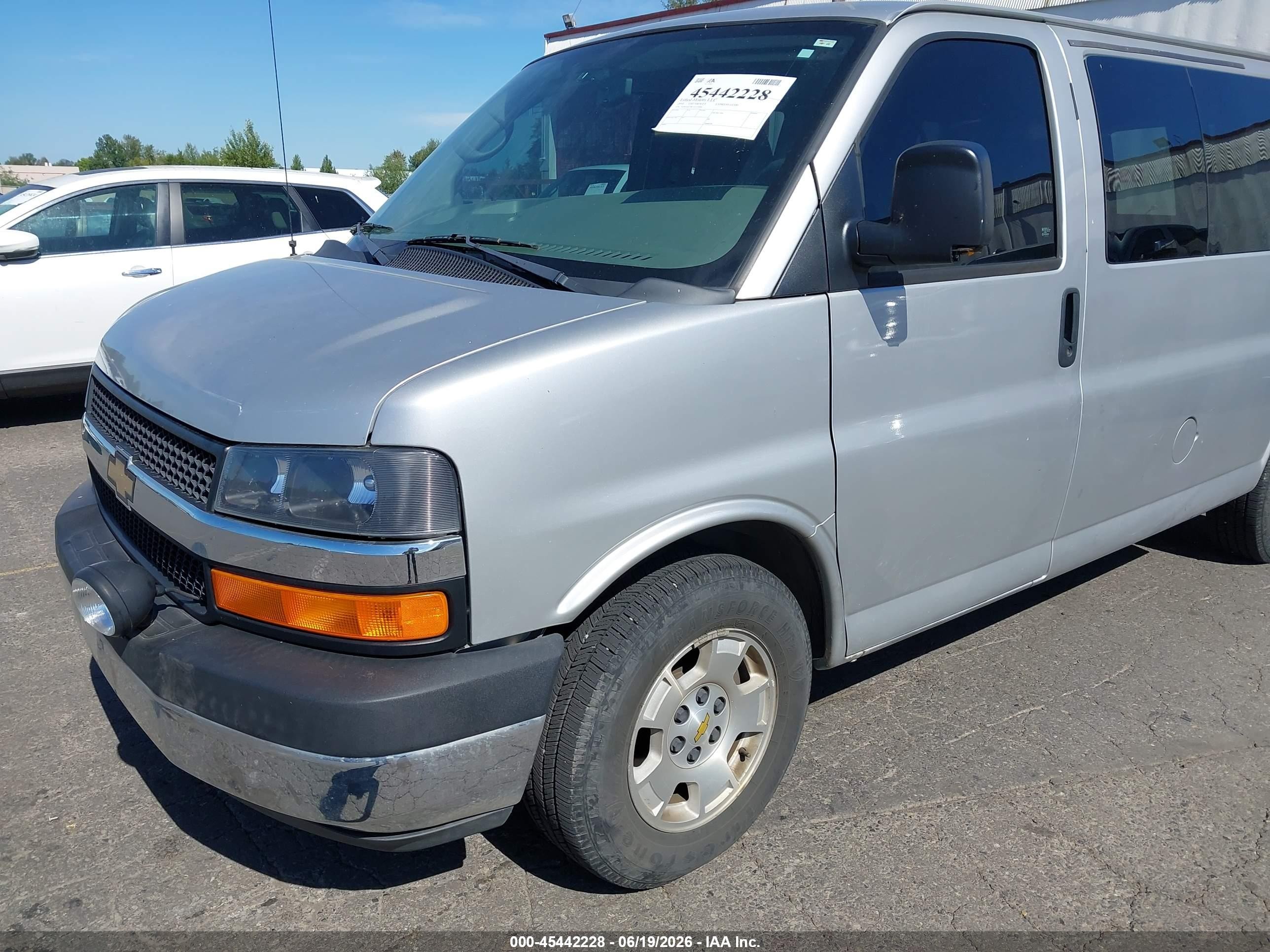 2010 Chevrolet Express 1500 Lt Silver vin: 1GNUGCD41A1175906