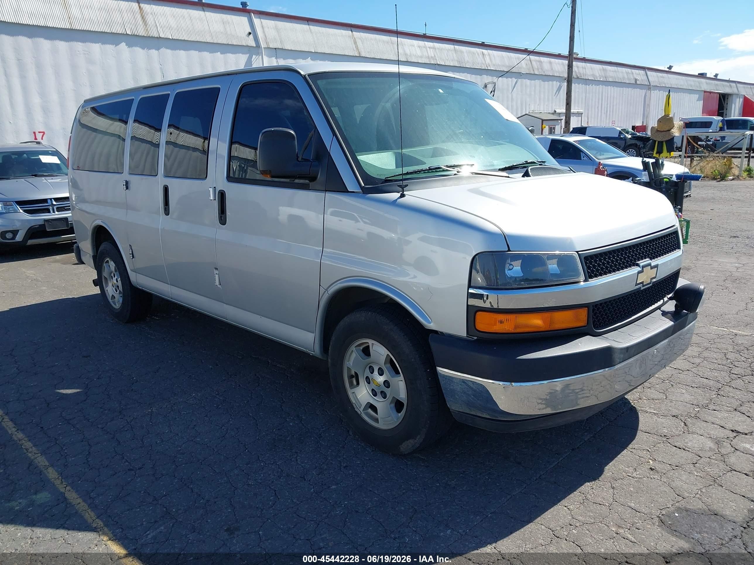 2010 Chevrolet Express 1500 Lt Silver vin: 1GNUGCD41A1175906
