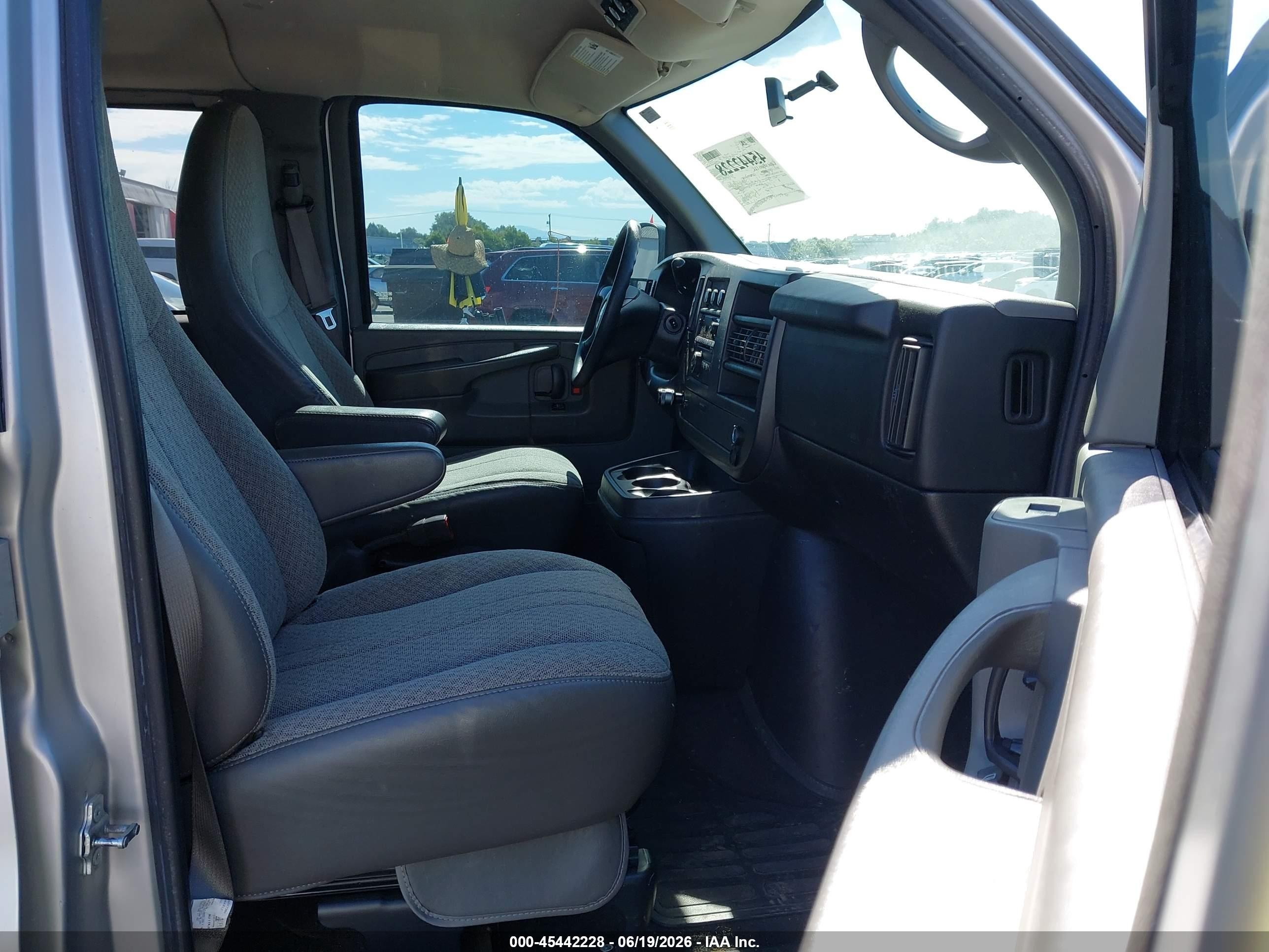 2010 Chevrolet Express 1500 Lt Silver vin: 1GNUGCD41A1175906