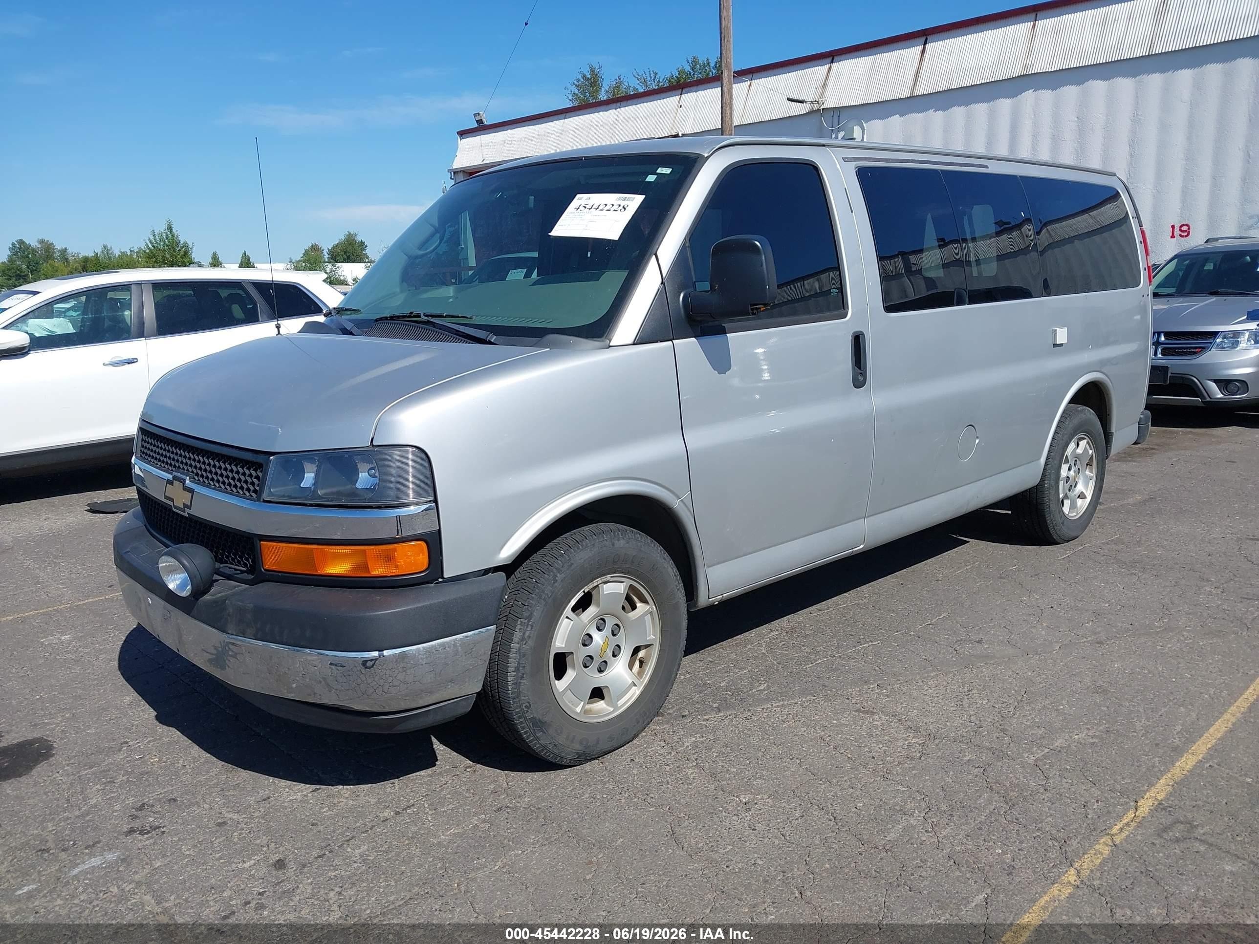 2010 Chevrolet Express 1500 Lt Silver vin: 1GNUGCD41A1175906