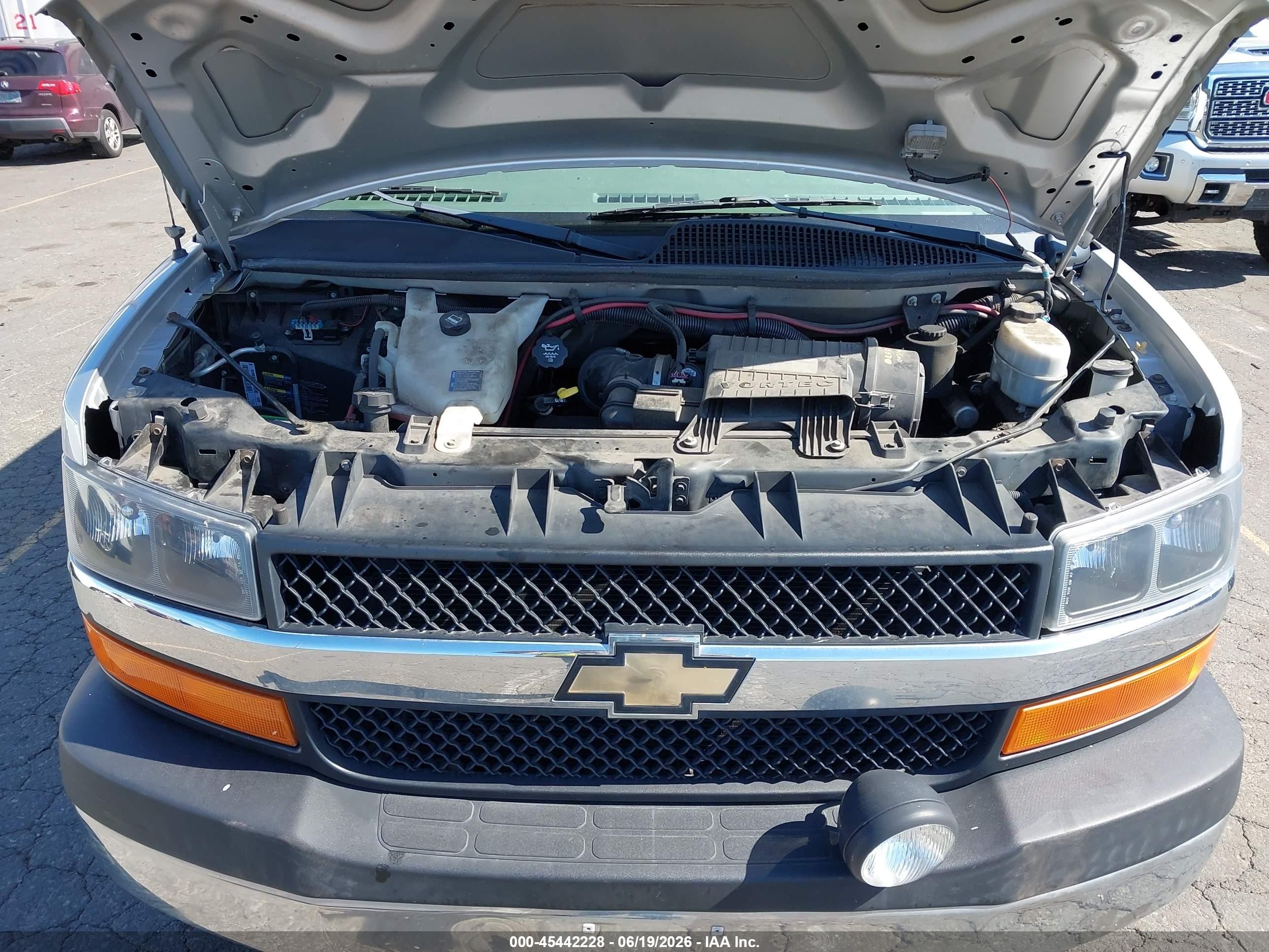 2010 Chevrolet Express 1500 Lt Silver vin: 1GNUGCD41A1175906