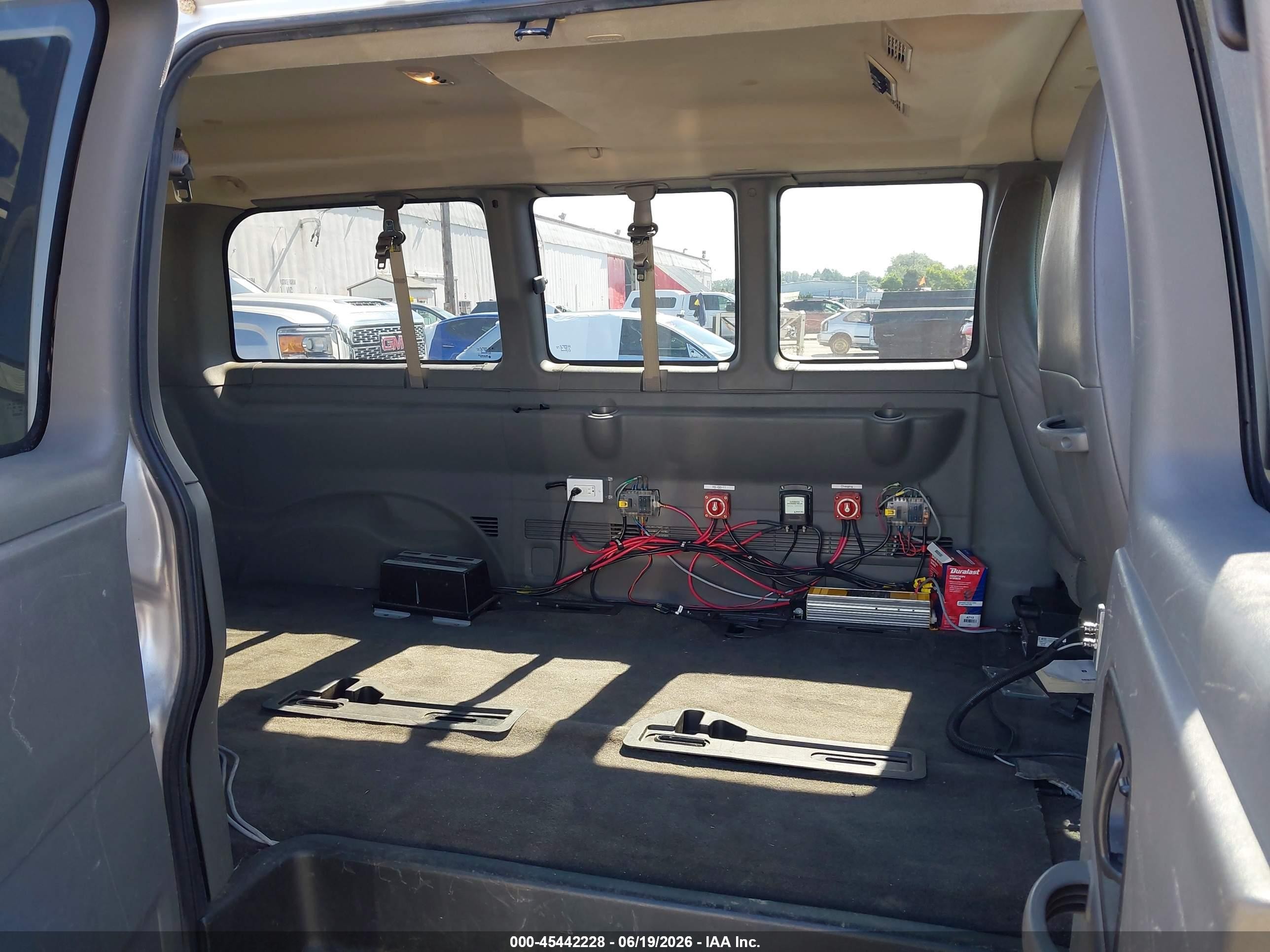 2010 Chevrolet Express 1500 Lt Silver vin: 1GNUGCD41A1175906