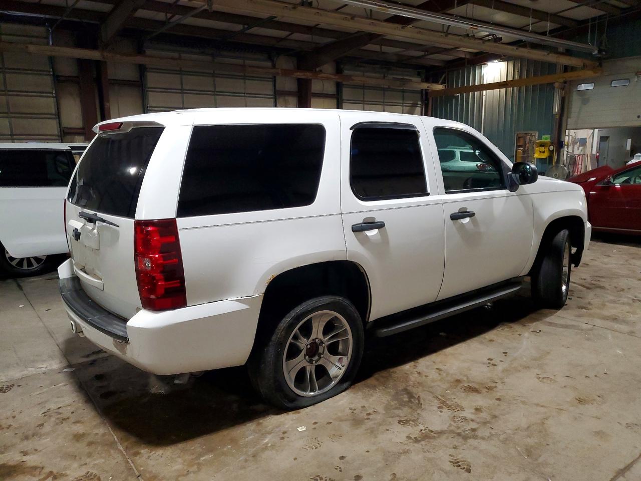 2010 Chevrolet Tahoe K1500 Ls Белый vin: 1GNUKAE04AR272856
