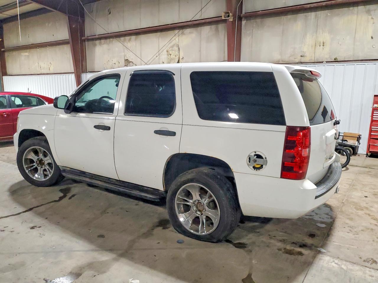 2010 Chevrolet Tahoe K1500 Ls Белый vin: 1GNUKAE04AR272856