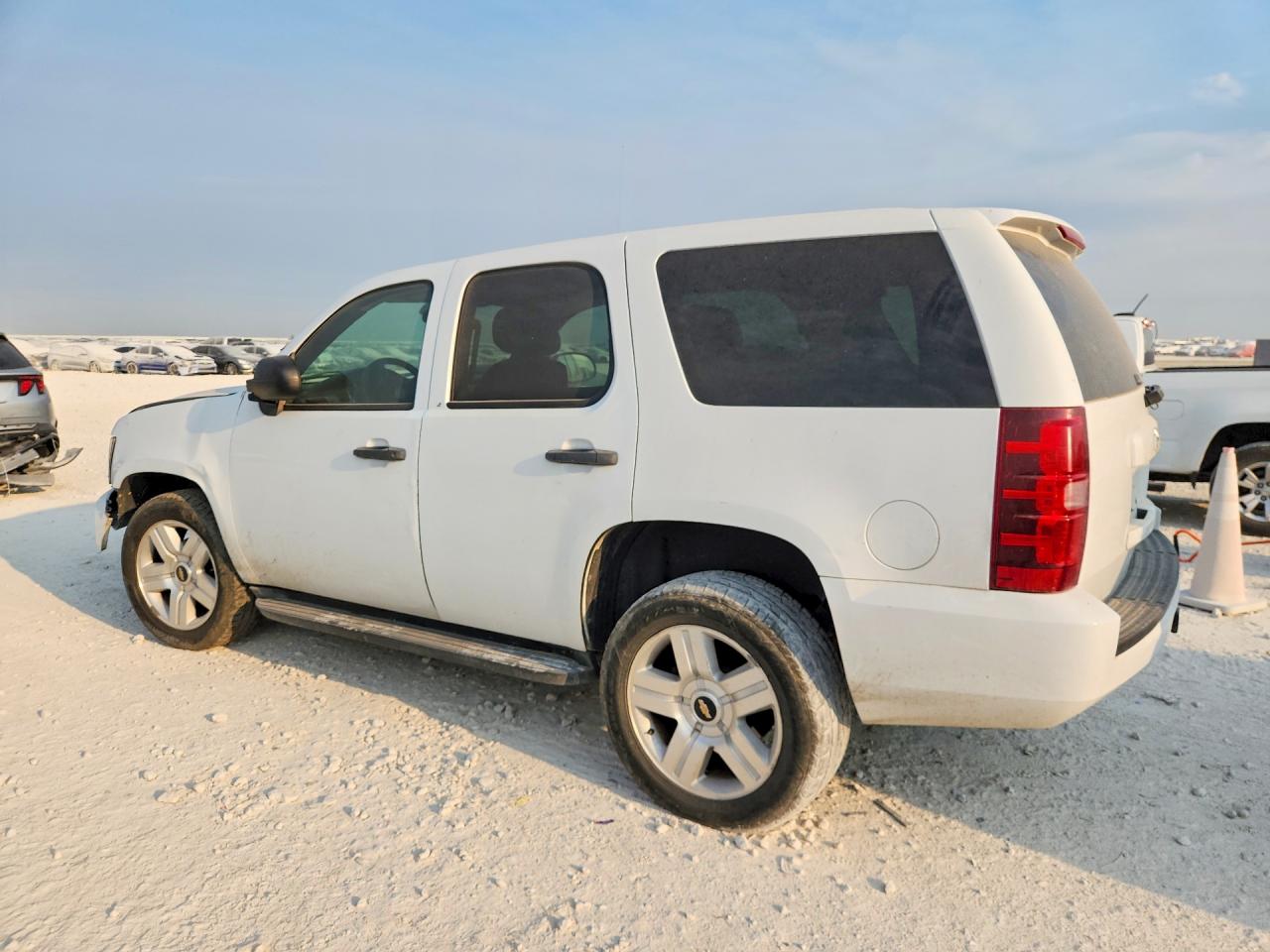 2010 Chevrolet Tahoe K1500 Ls White vin: 1GNUKAE04AR274784