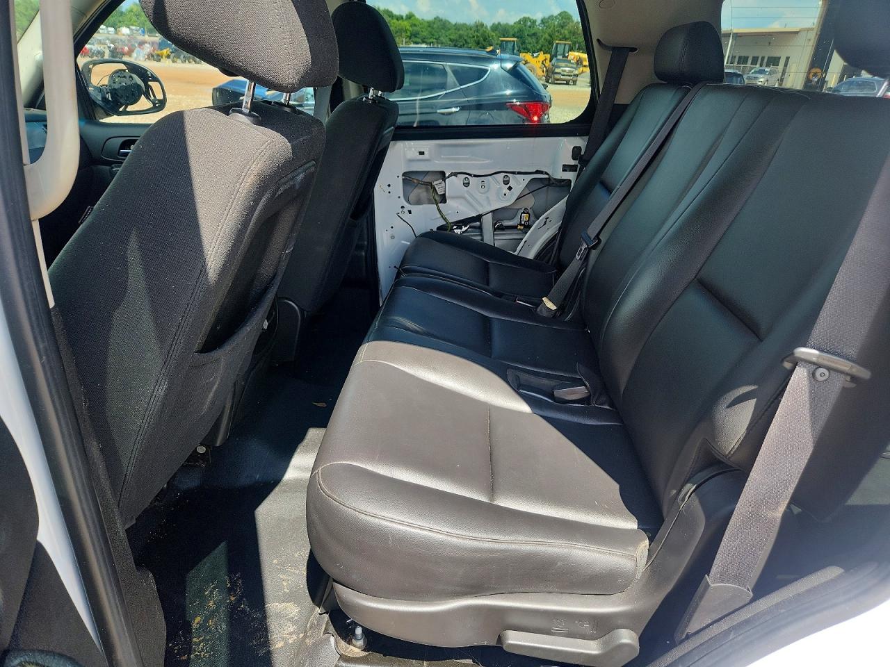 2010 Chevrolet Tahoe K1500 Ls White vin: 1GNUKAE04AR284537