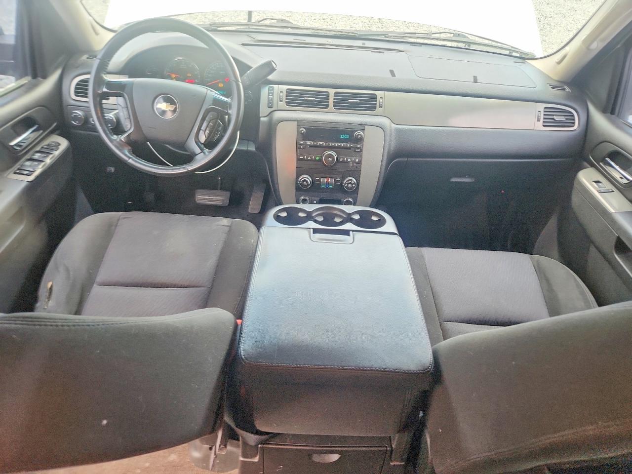 2010 Chevrolet Tahoe K1500 Ls Серебряный vin: 1GNUKAE05AR142777