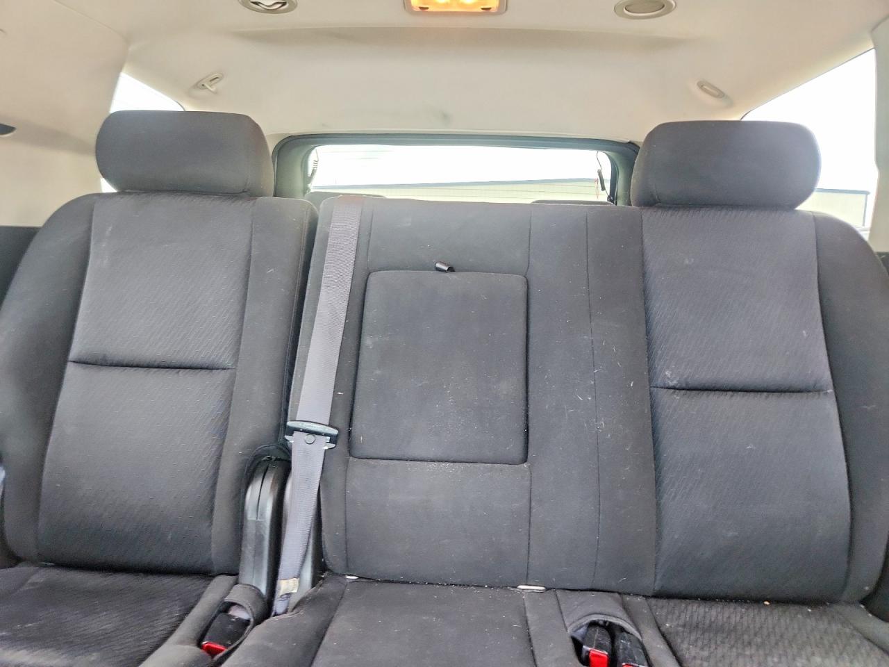 2010 Chevrolet Tahoe K1500 Ls Серебряный vin: 1GNUKAE05AR142777