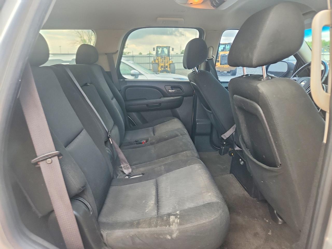 2010 Chevrolet Tahoe K1500 Ls Серебряный vin: 1GNUKAE05AR142777