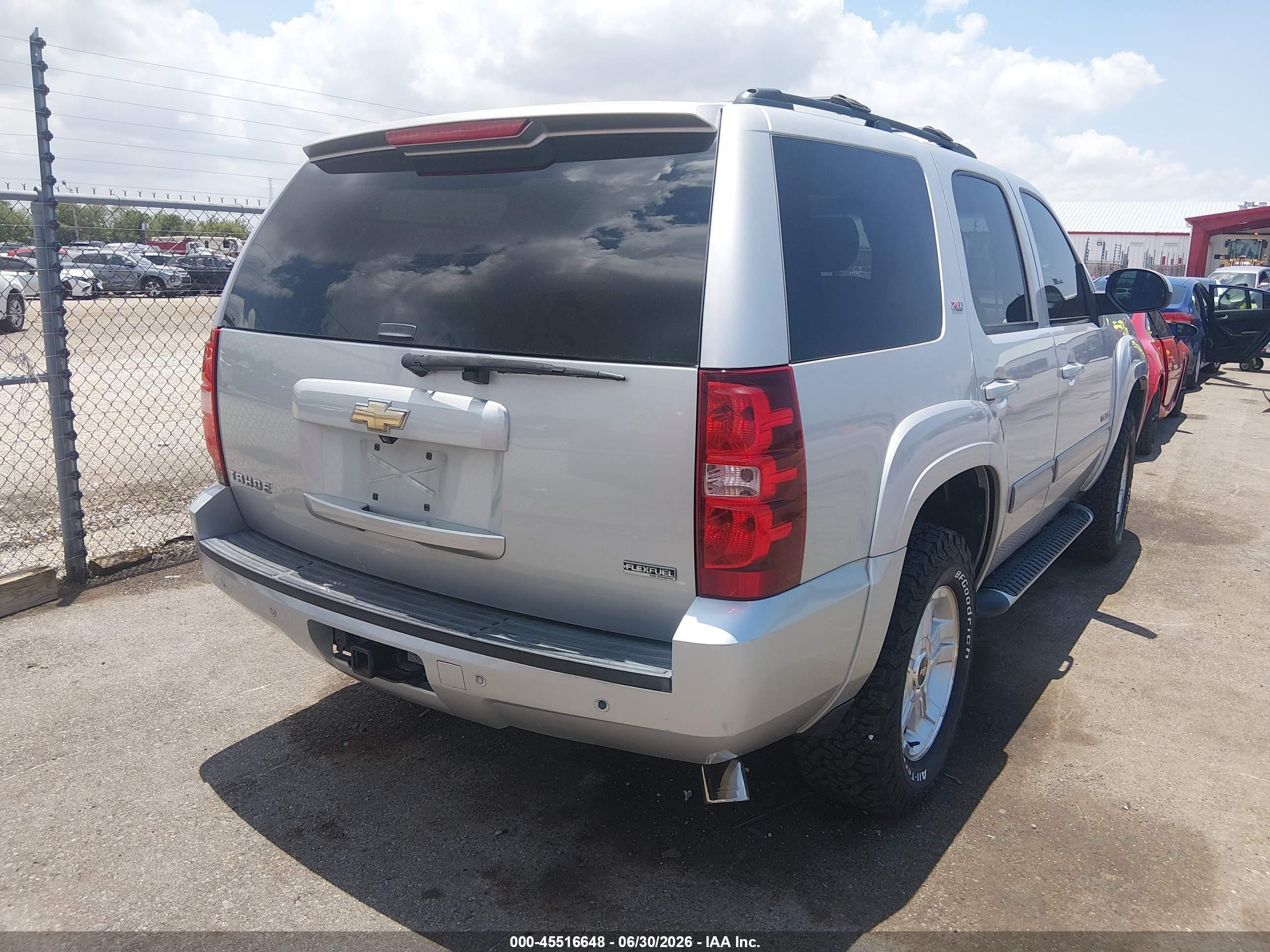 2010 Chevrolet Tahoe Lt Silver vin: 1GNUKBE00AR292088