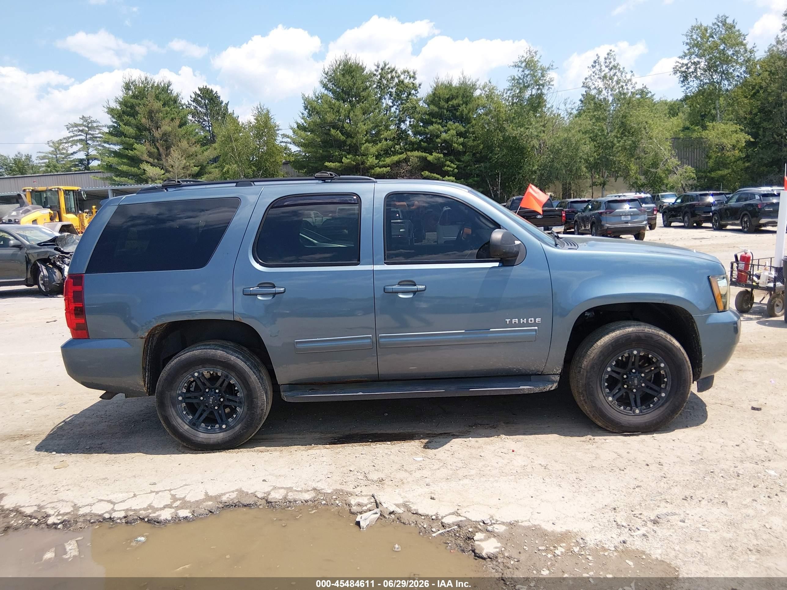 2010 Chevrolet Tahoe Lt Blue vin: 1GNUKBE01AR257978