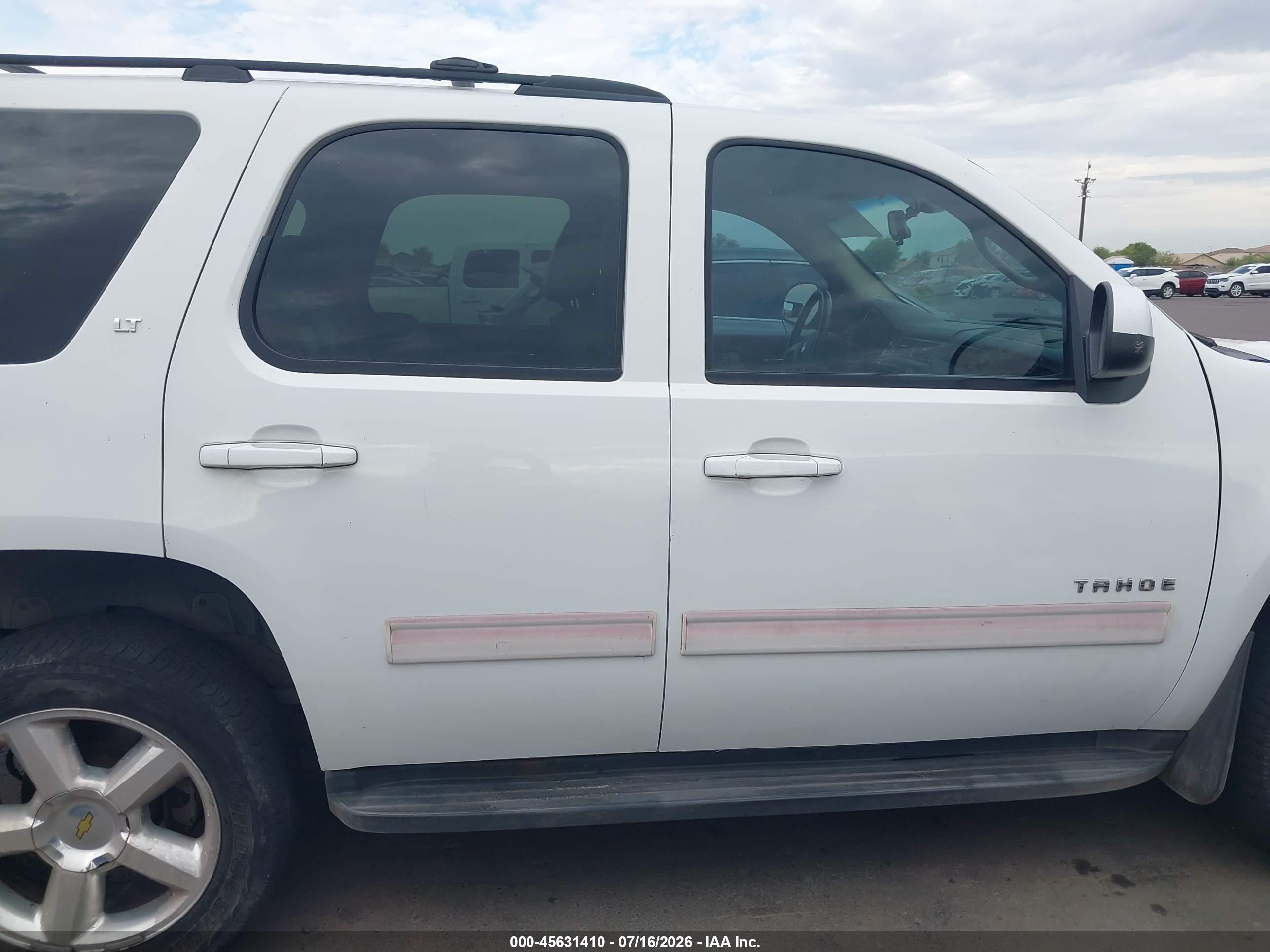 2010 Chevrolet Tahoe Lt White vin: 1GNUKBE04AR274094