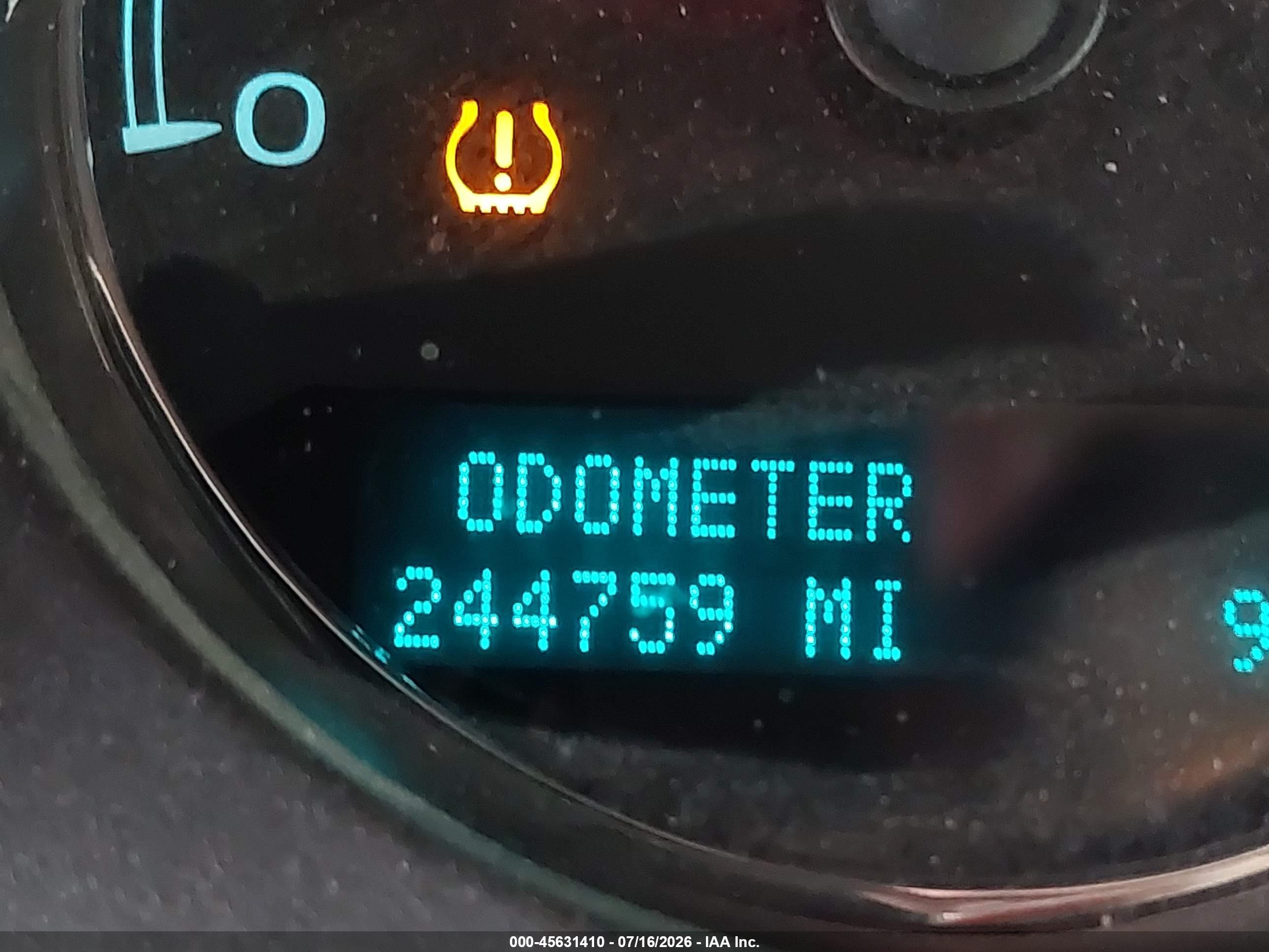 2010 Chevrolet Tahoe Lt White vin: 1GNUKBE04AR274094