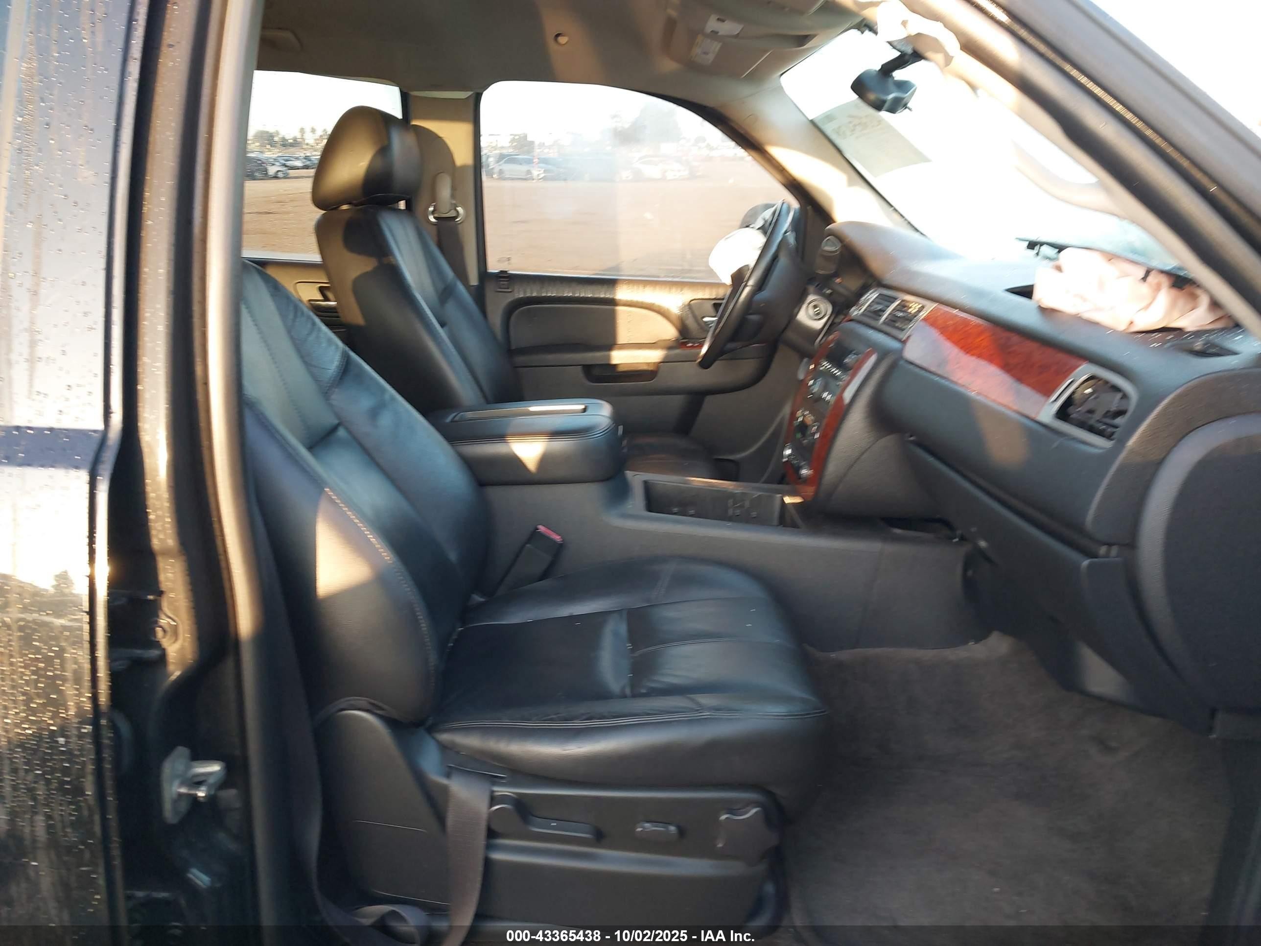 2010 Chevrolet Tahoe Lt Черный vin: 1GNUKBE06AR154619