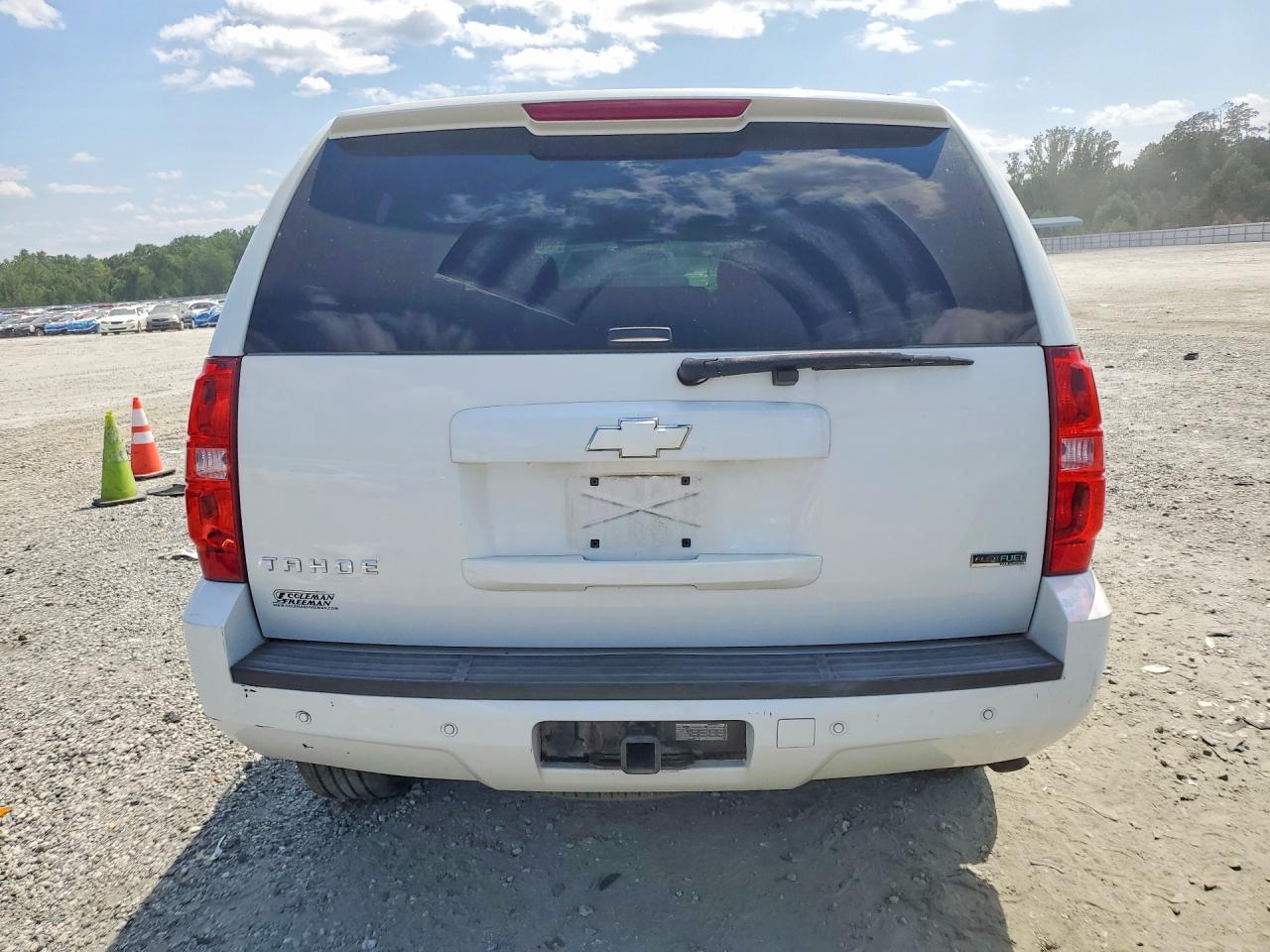 2010 Chevrolet Tahoe K1500 Lt Белый vin: 1GNUKBE06AR222417