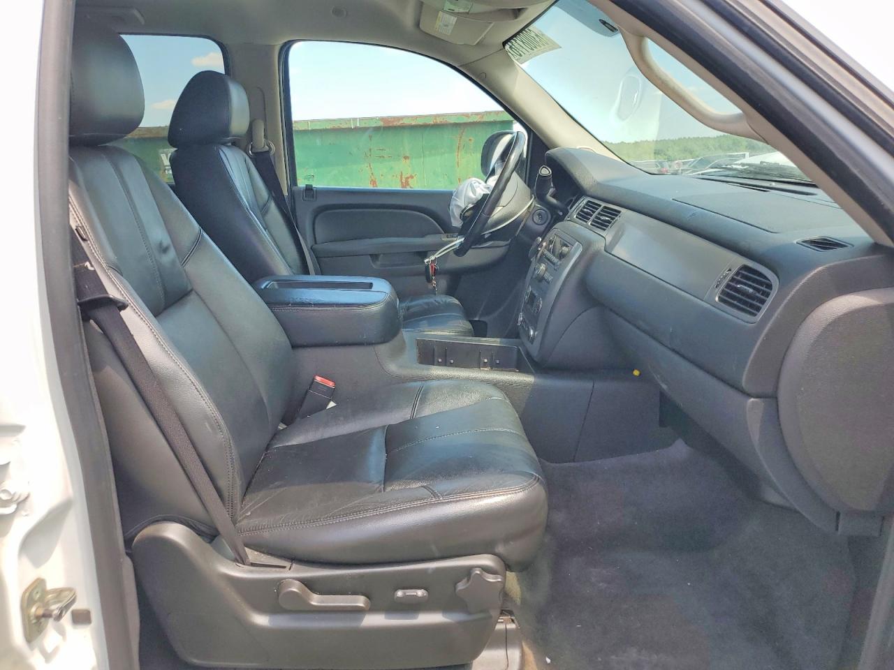 2010 Chevrolet Tahoe K1500 Lt Белый vin: 1GNUKBE06AR222417