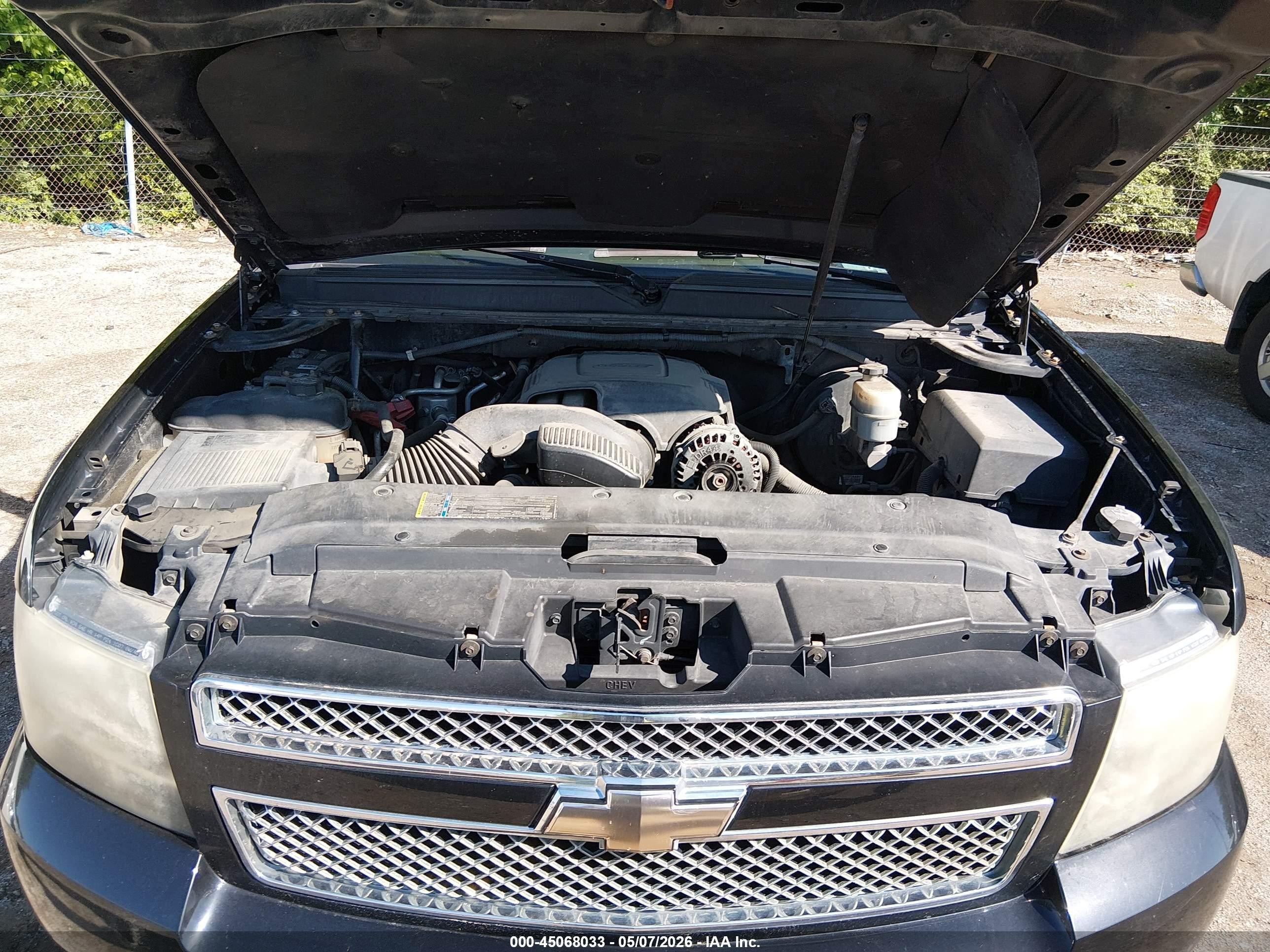 2010 Chevrolet Tahoe Lt Black vin: 1GNUKBE08AR205442