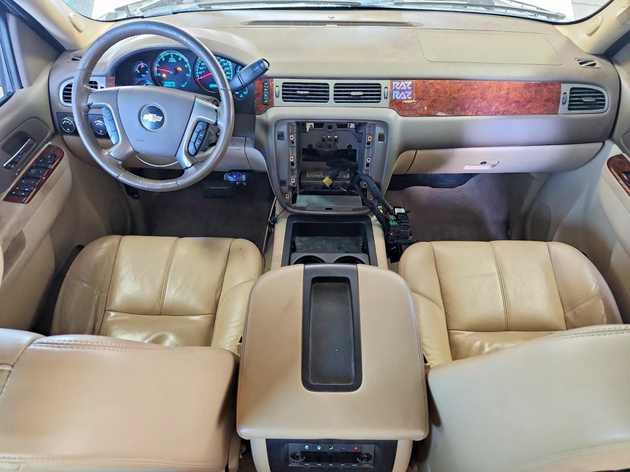 2010 Chevrolet Tahoe K1500 Lt Silver vin: 1GNUKBE09AR244640