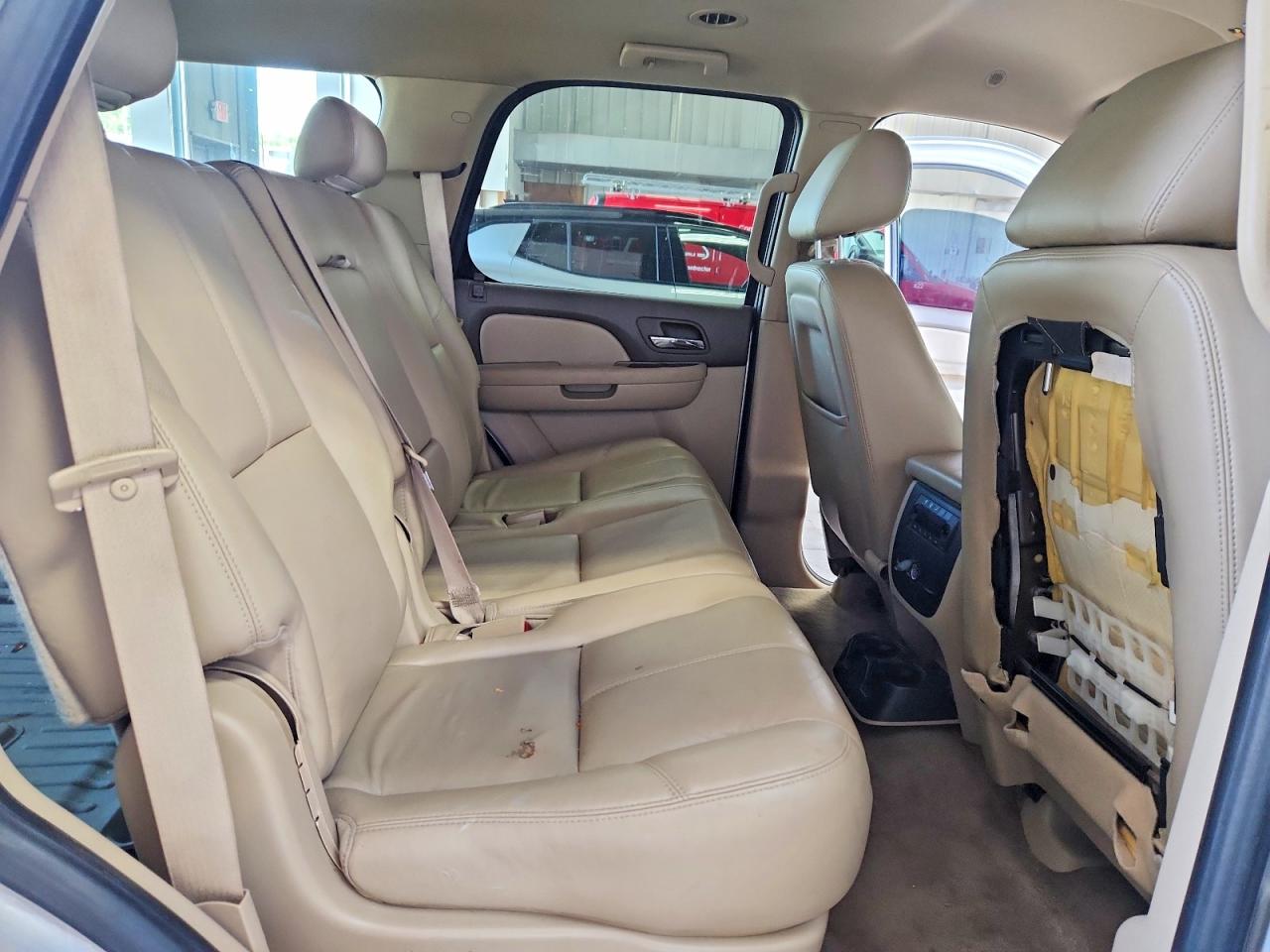 2010 Chevrolet Tahoe K1500 Lt Silver vin: 1GNUKBE09AR244640