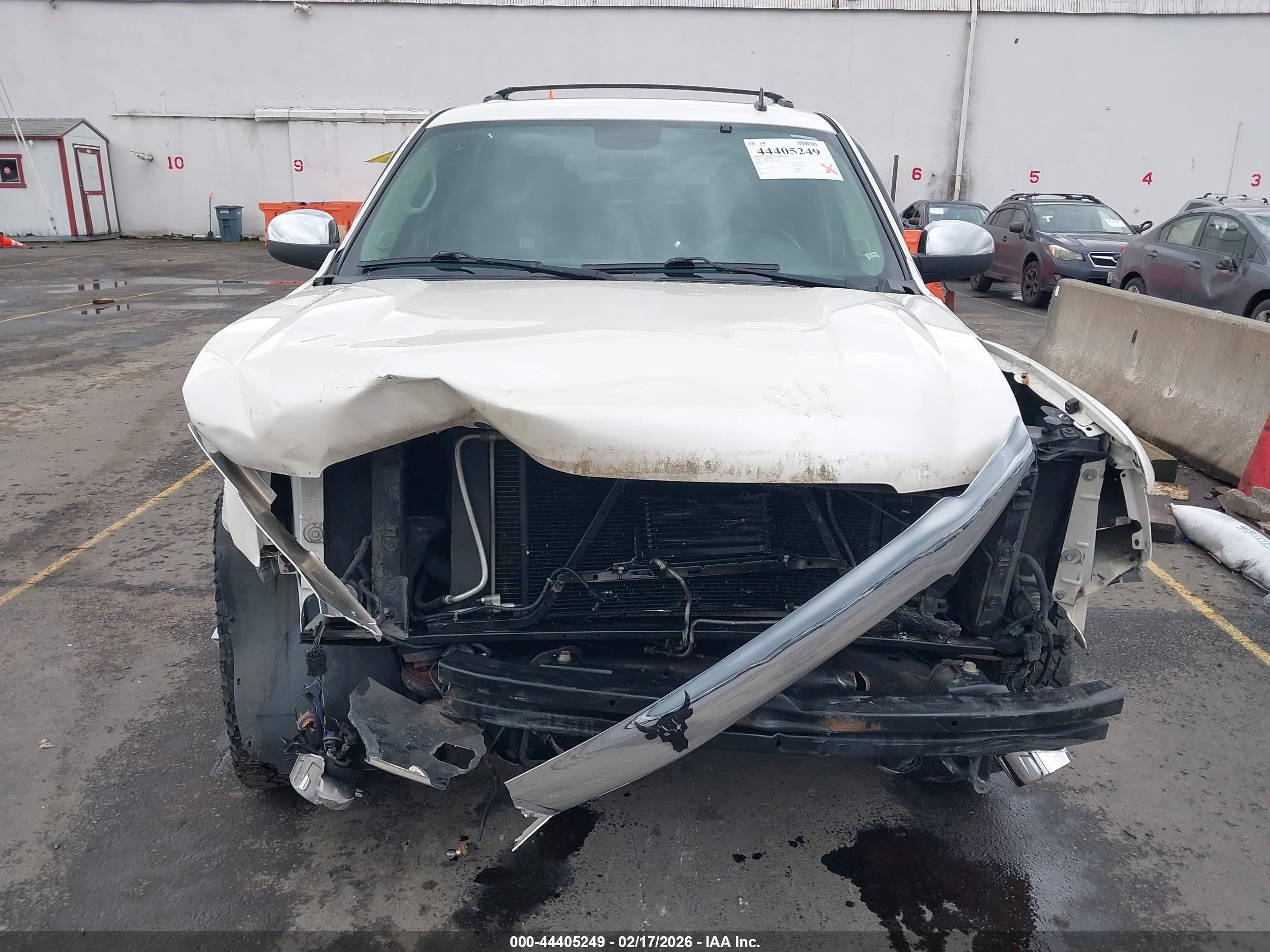 2010 Chevrolet Tahoe Ltz Cream vin: 1GNUKCE00AR210611
