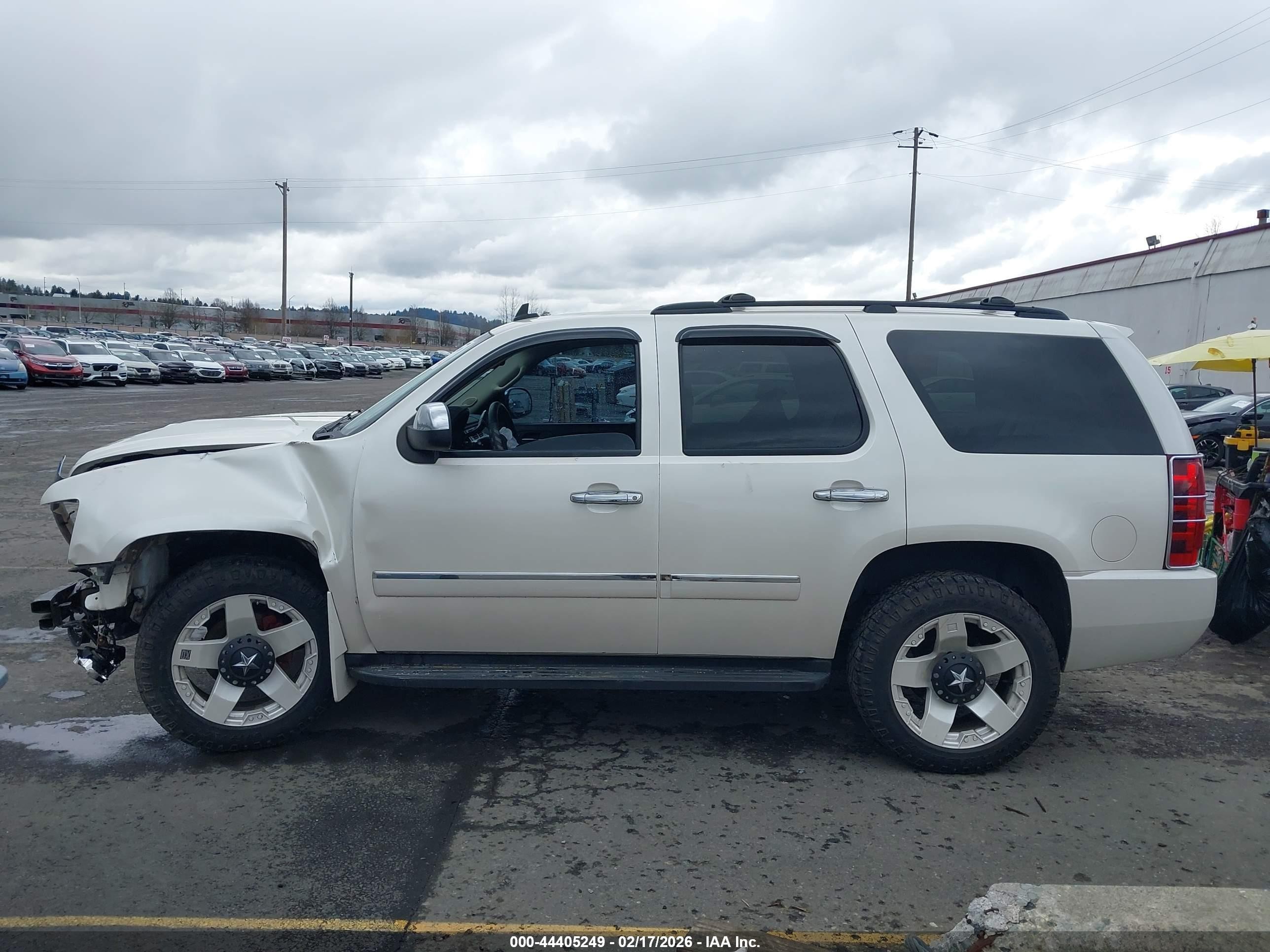 2010 Chevrolet Tahoe Ltz Cream vin: 1GNUKCE00AR210611