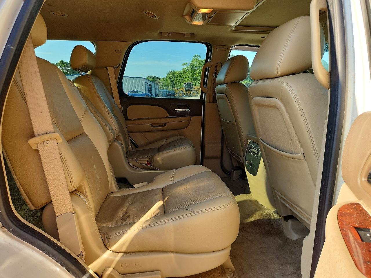 2010 Chevrolet Tahoe Белый vin: 1GNUKCE00AR264460