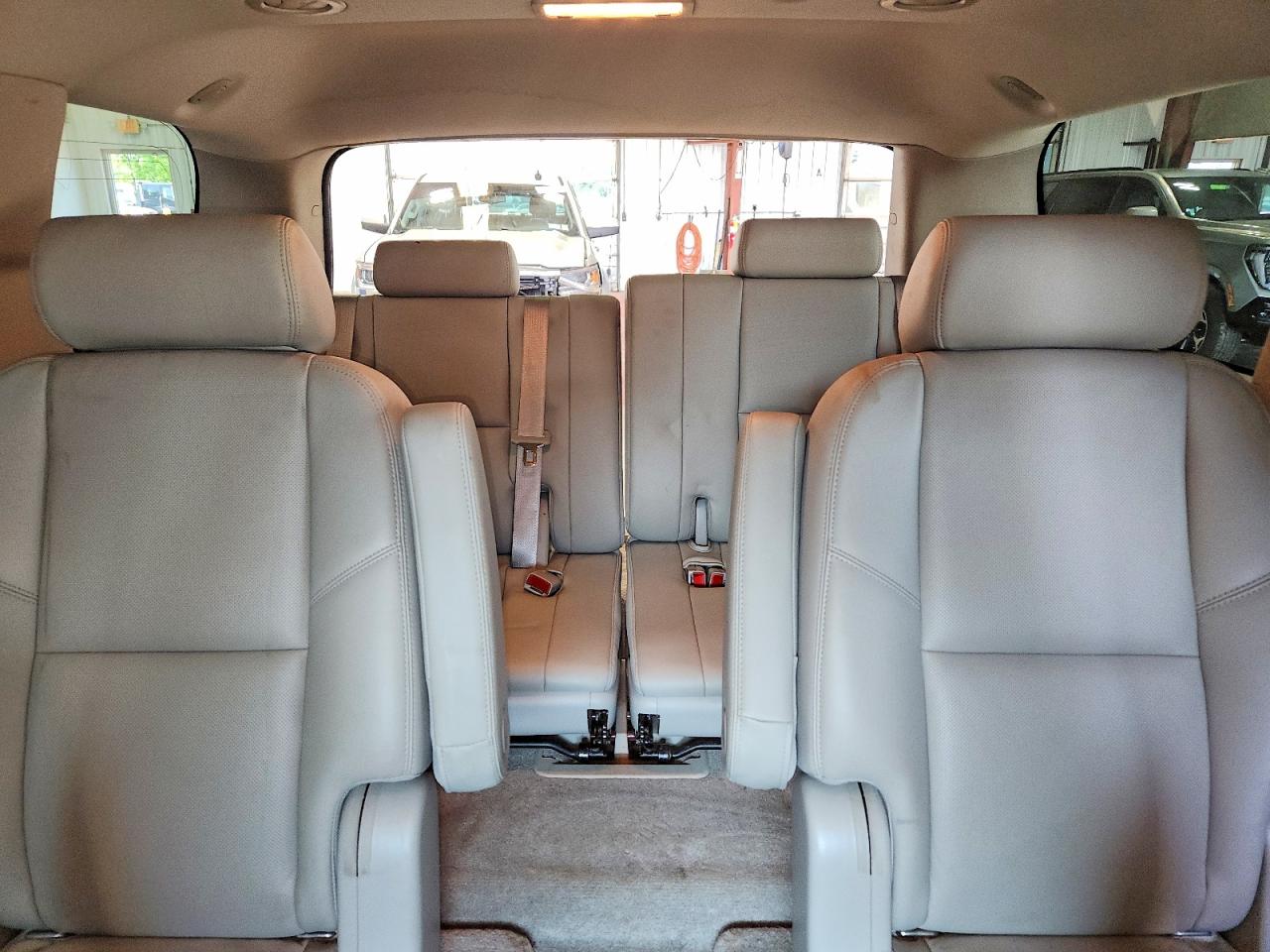 2010 Chevrolet Tahoe K1500 Ltz Burgundy vin: 1GNUKCE02AR110199