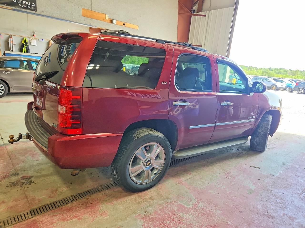 2010 Chevrolet Tahoe K1500 Ltz Burgundy vin: 1GNUKCE02AR110199