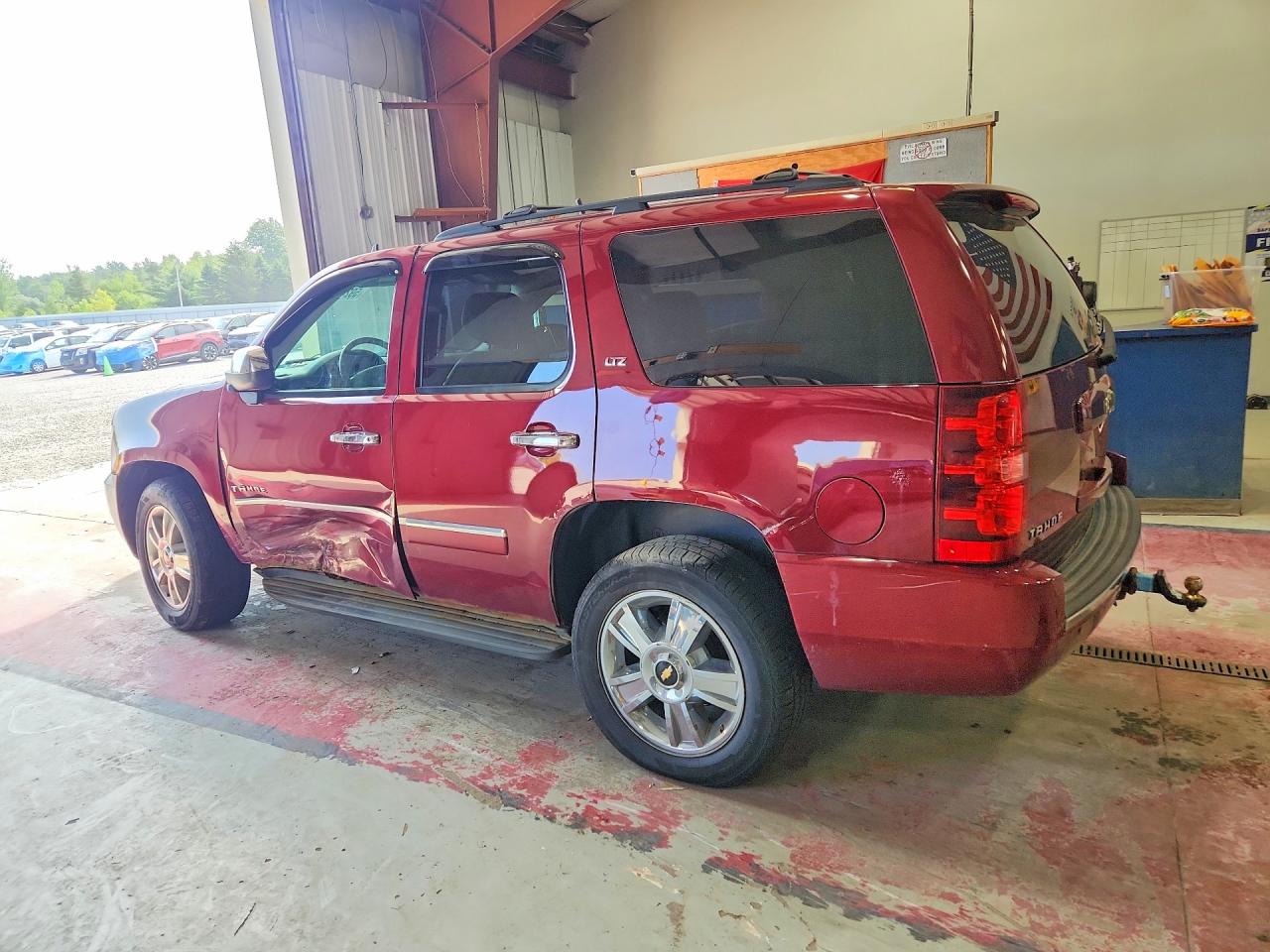 2010 Chevrolet Tahoe K1500 Ltz Burgundy vin: 1GNUKCE02AR110199