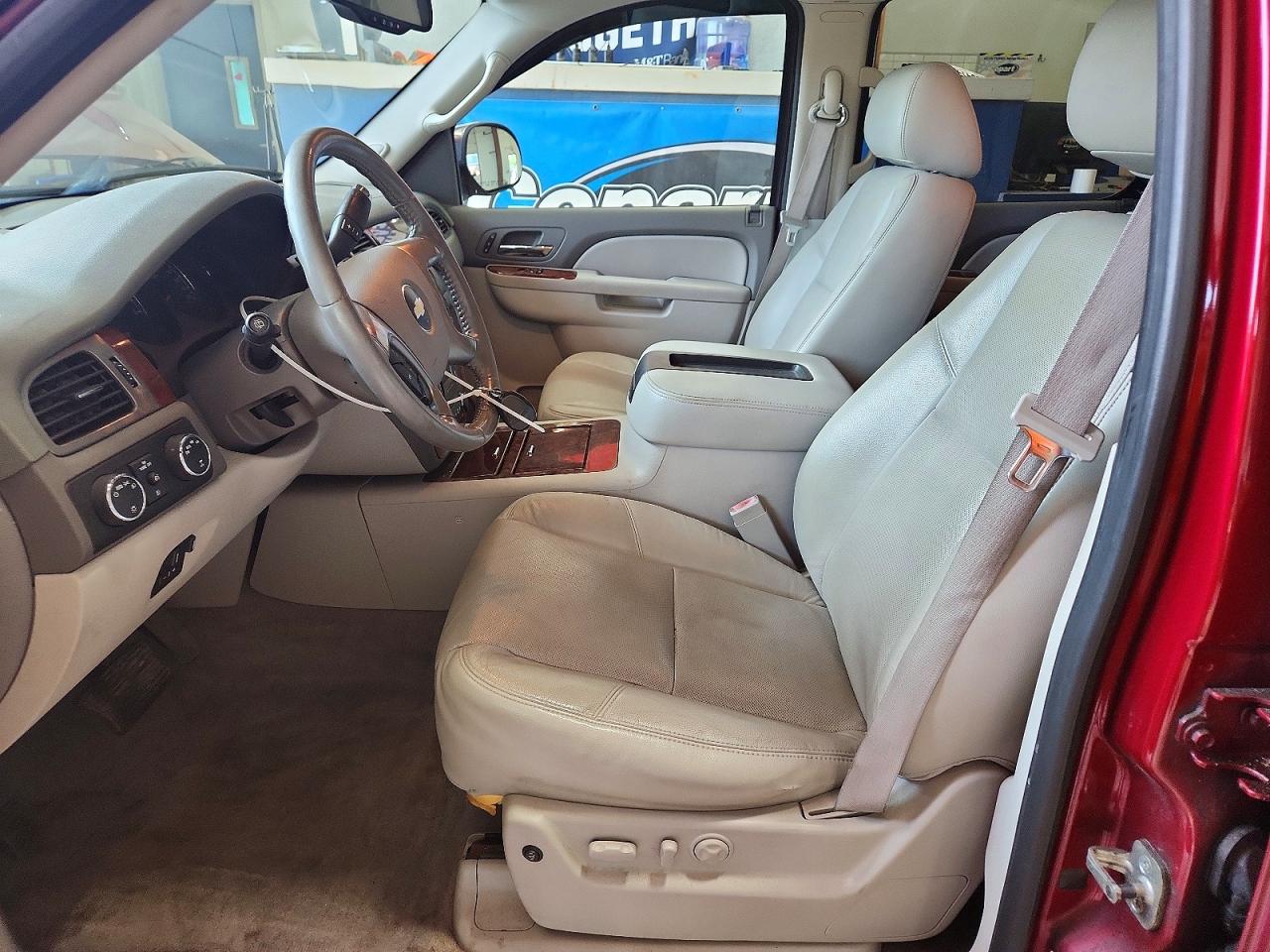 2010 Chevrolet Tahoe K1500 Ltz Burgundy vin: 1GNUKCE02AR110199