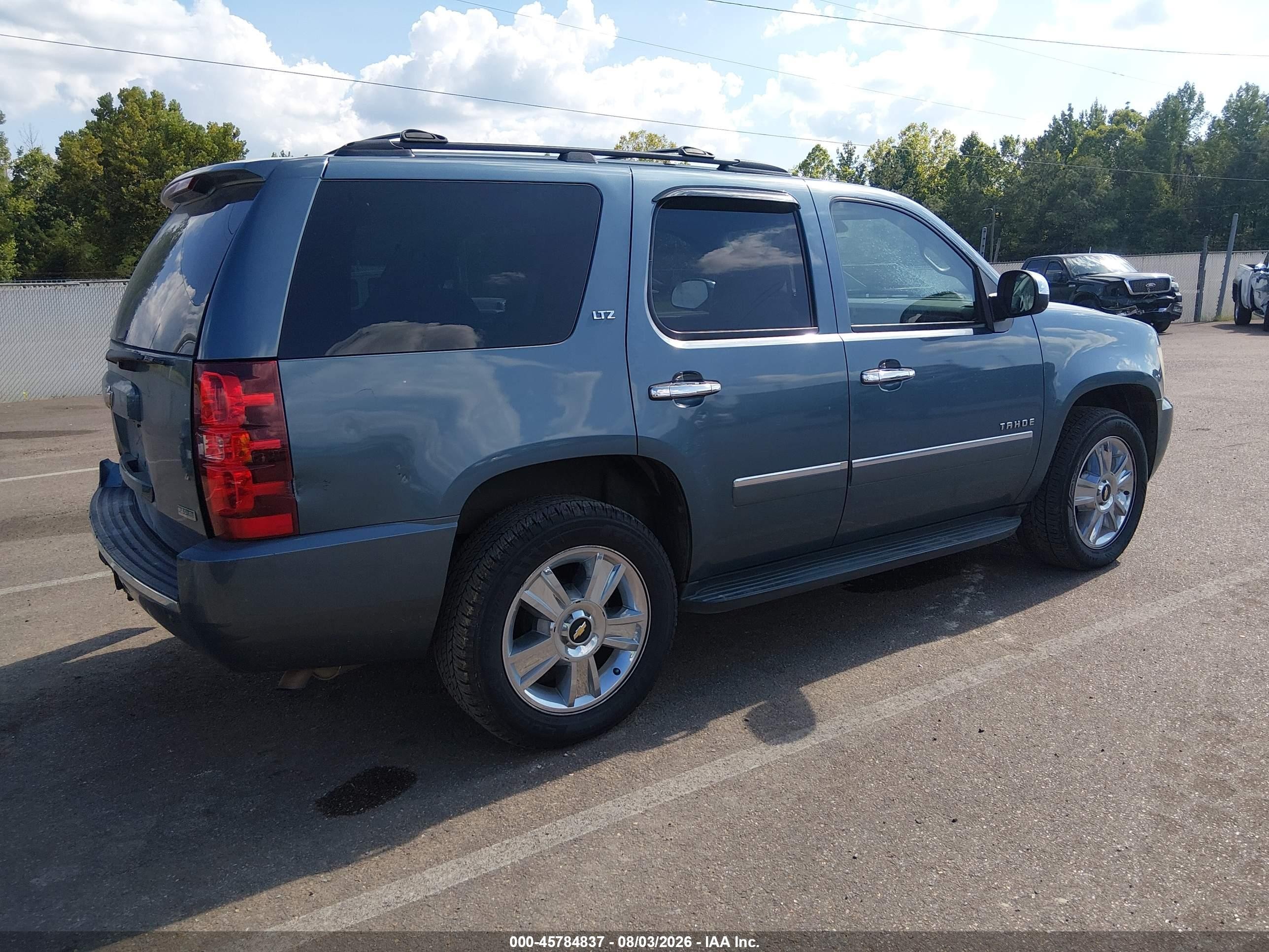 2010 Chevrolet Tahoe Ltz Blue vin: 1GNUKCE02AR114334