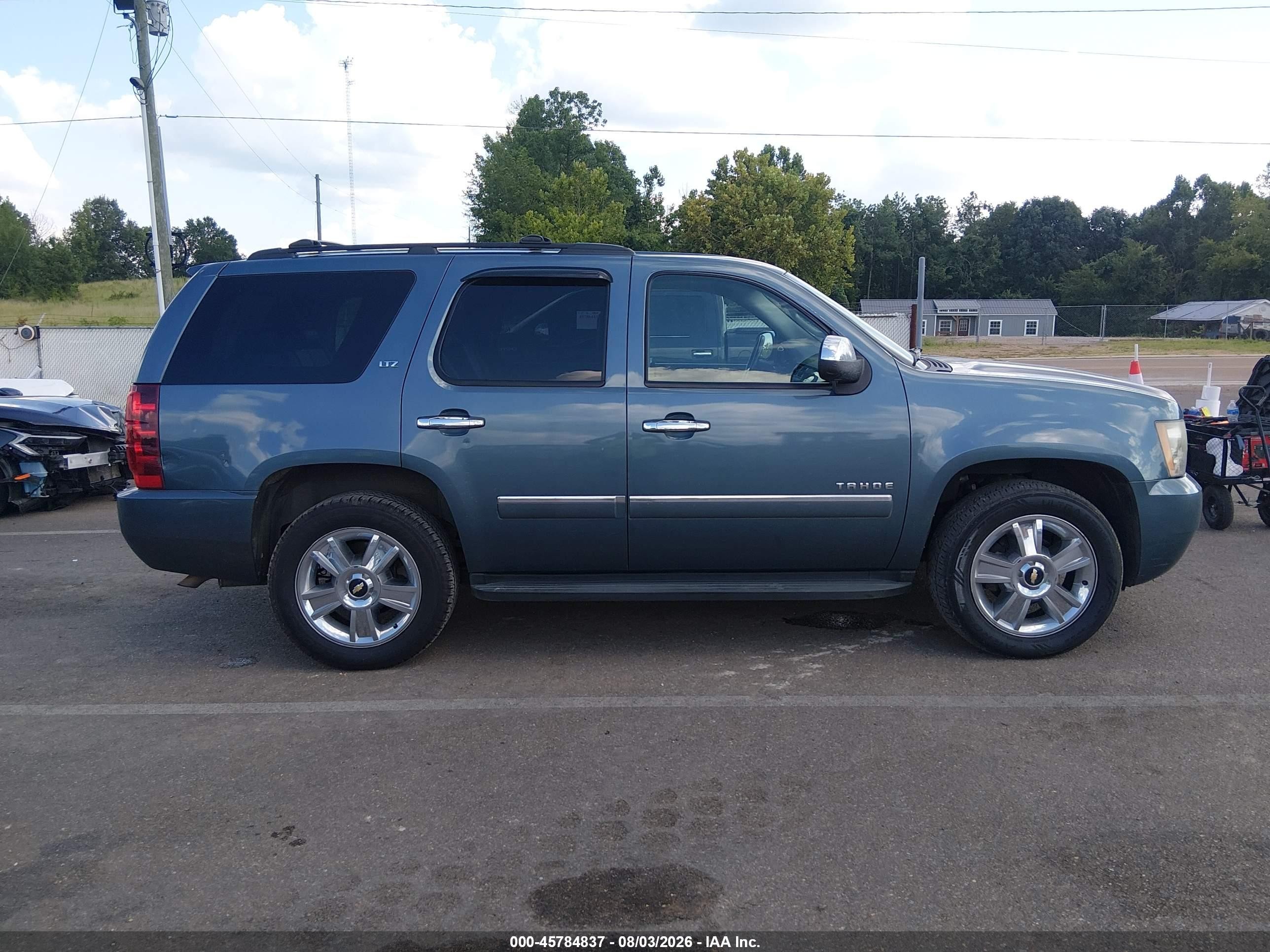 2010 Chevrolet Tahoe Ltz Blue vin: 1GNUKCE02AR114334