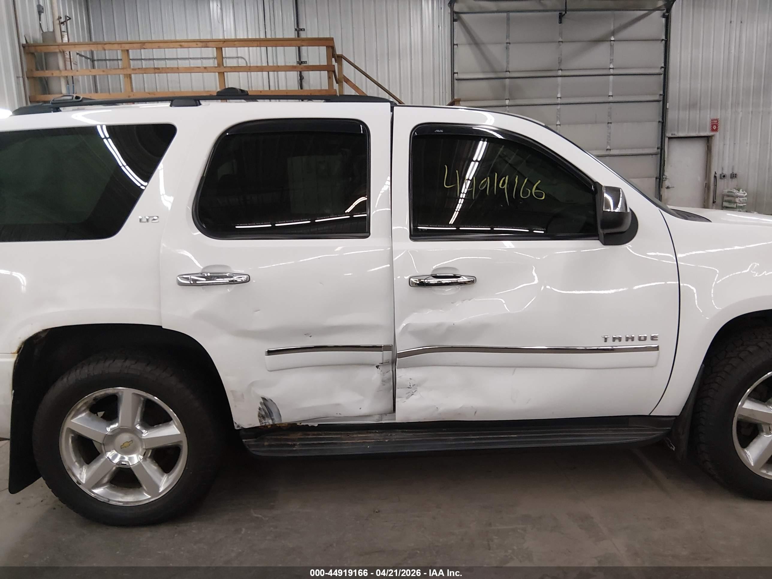 2010 Chevrolet Tahoe Ltz White vin: 1GNUKCE02AR264458