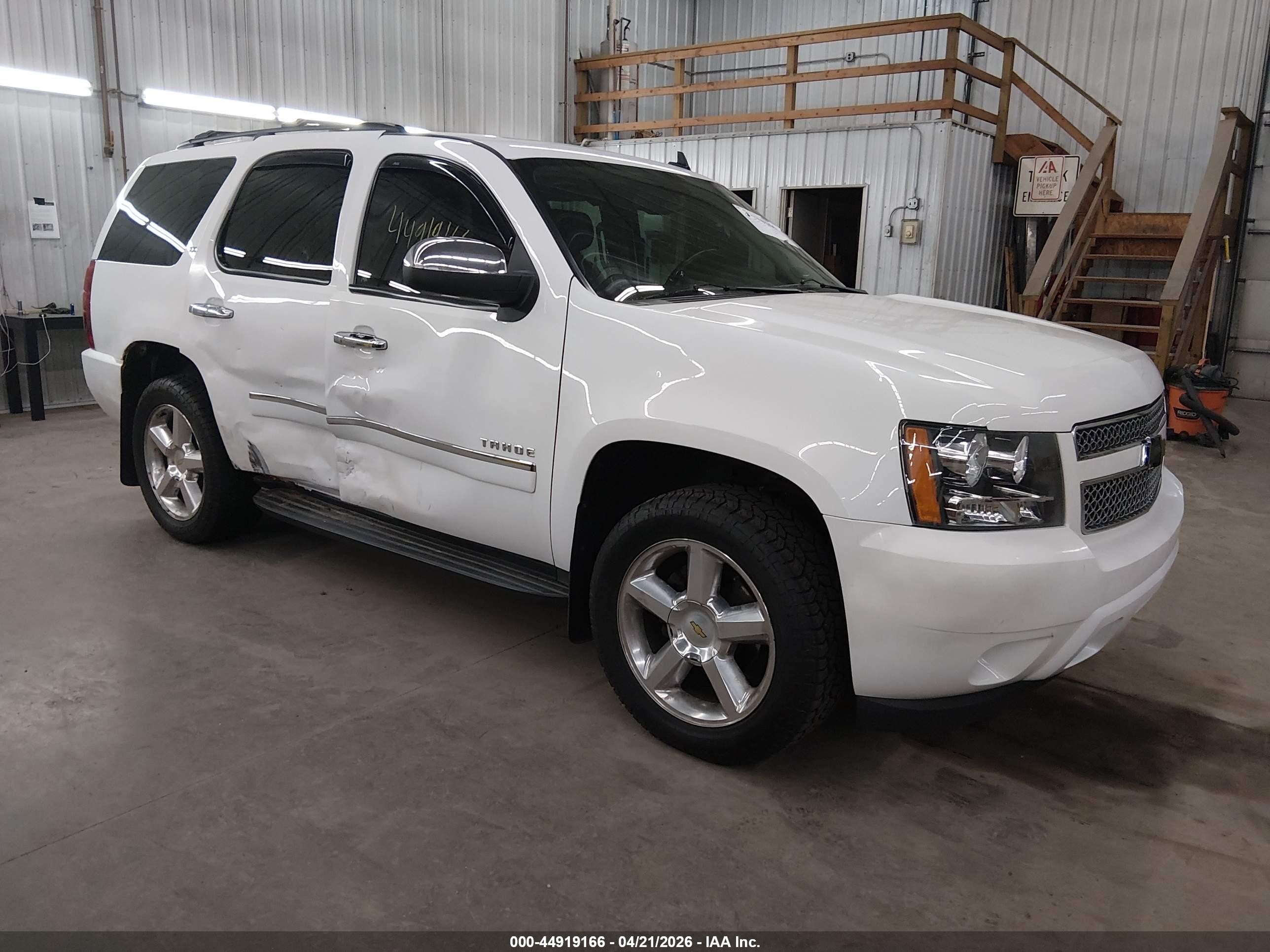 2010 Chevrolet Tahoe Ltz White vin: 1GNUKCE02AR264458