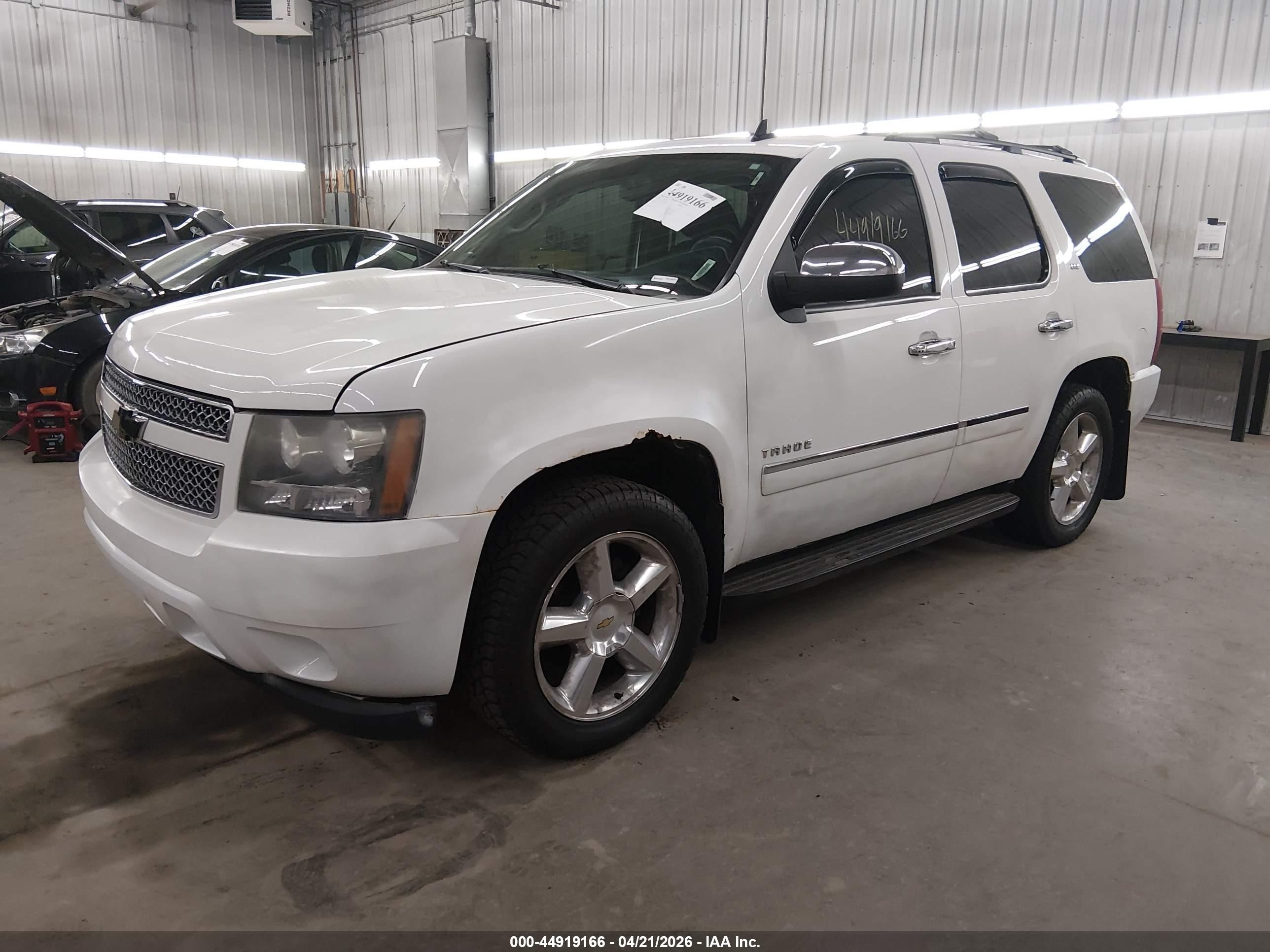 2010 Chevrolet Tahoe Ltz White vin: 1GNUKCE02AR264458