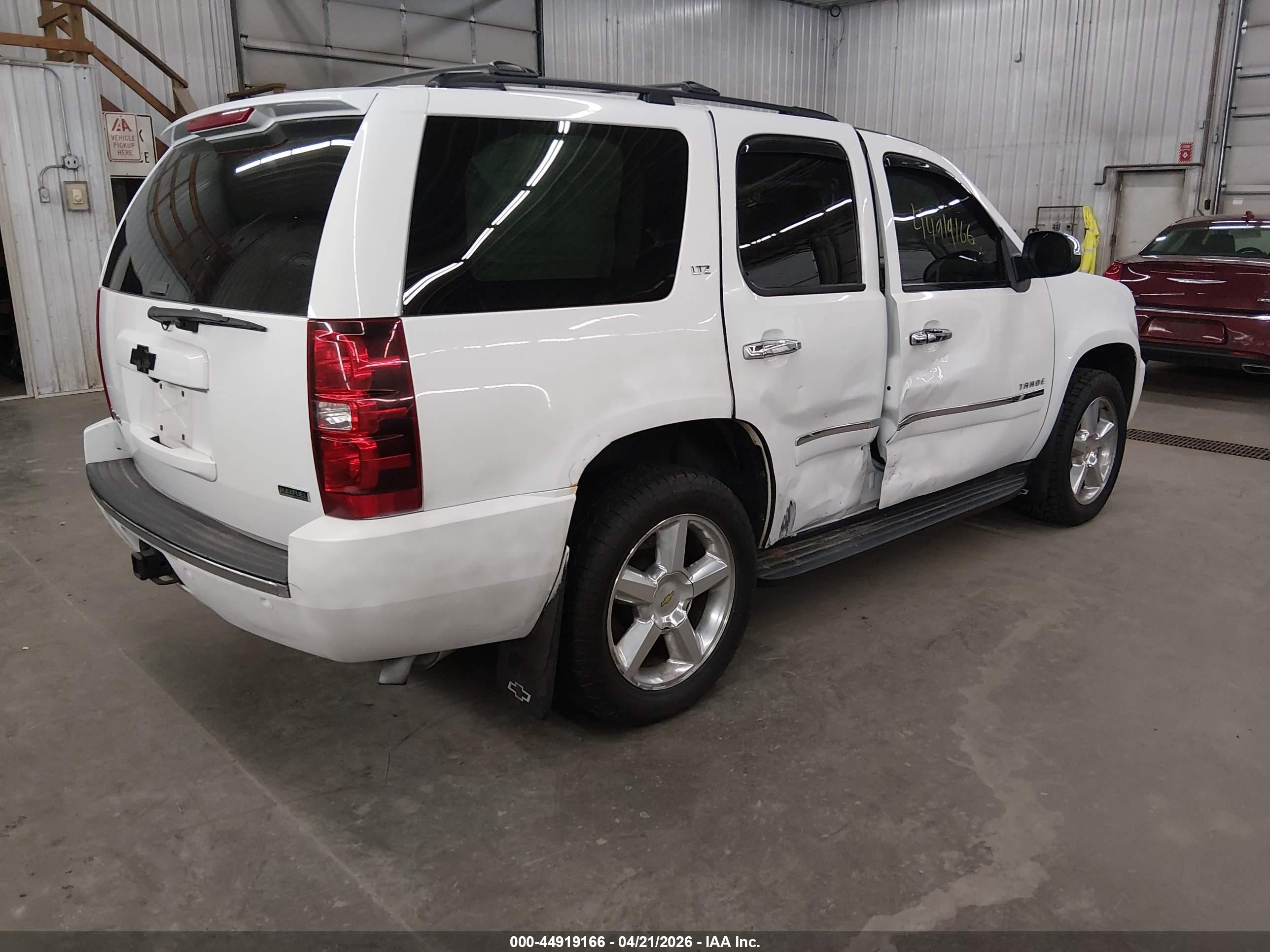 2010 Chevrolet Tahoe Ltz White vin: 1GNUKCE02AR264458